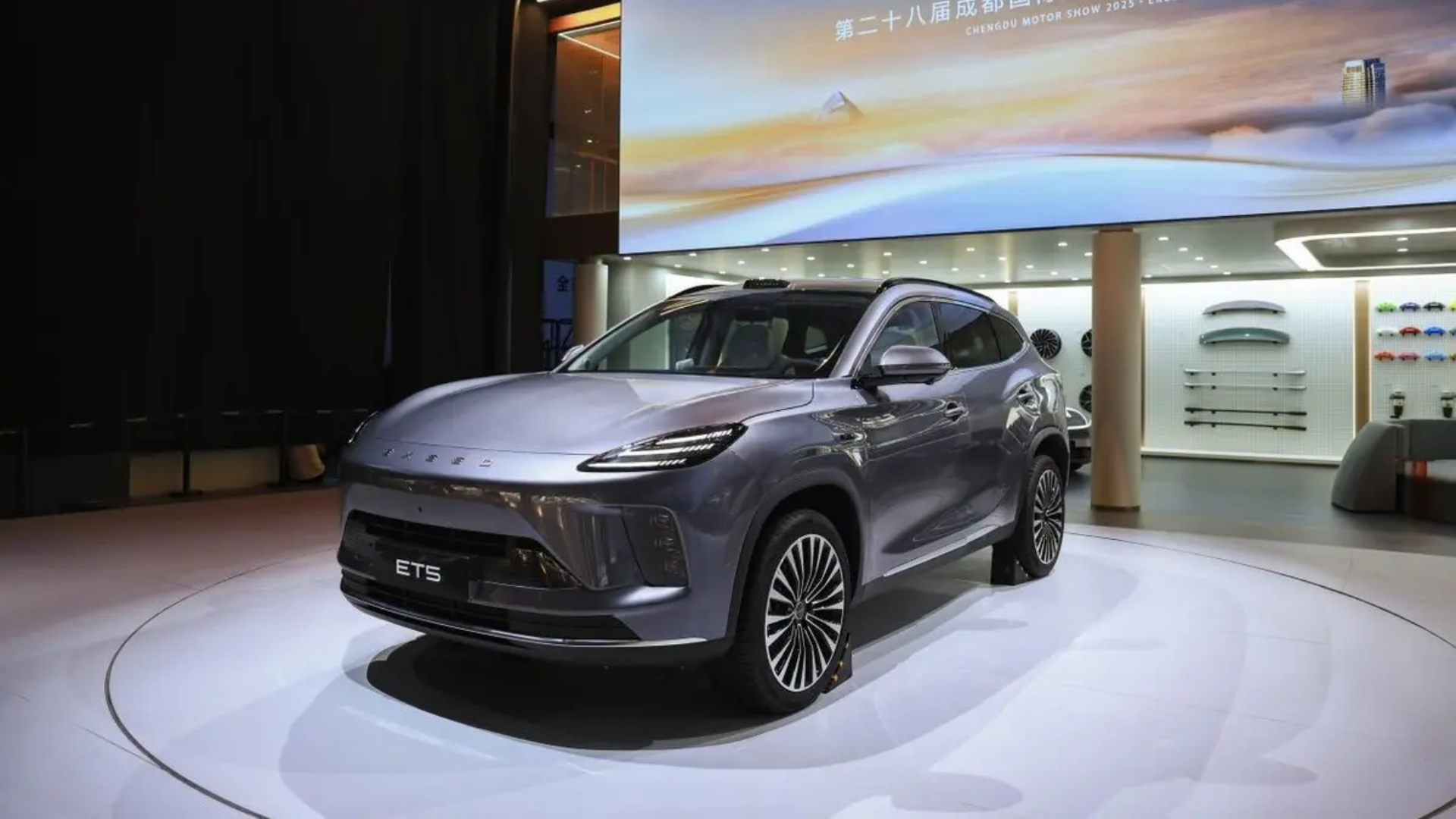 New hybrid EV from China's Chery offers 808-mile range with 195 kW motor