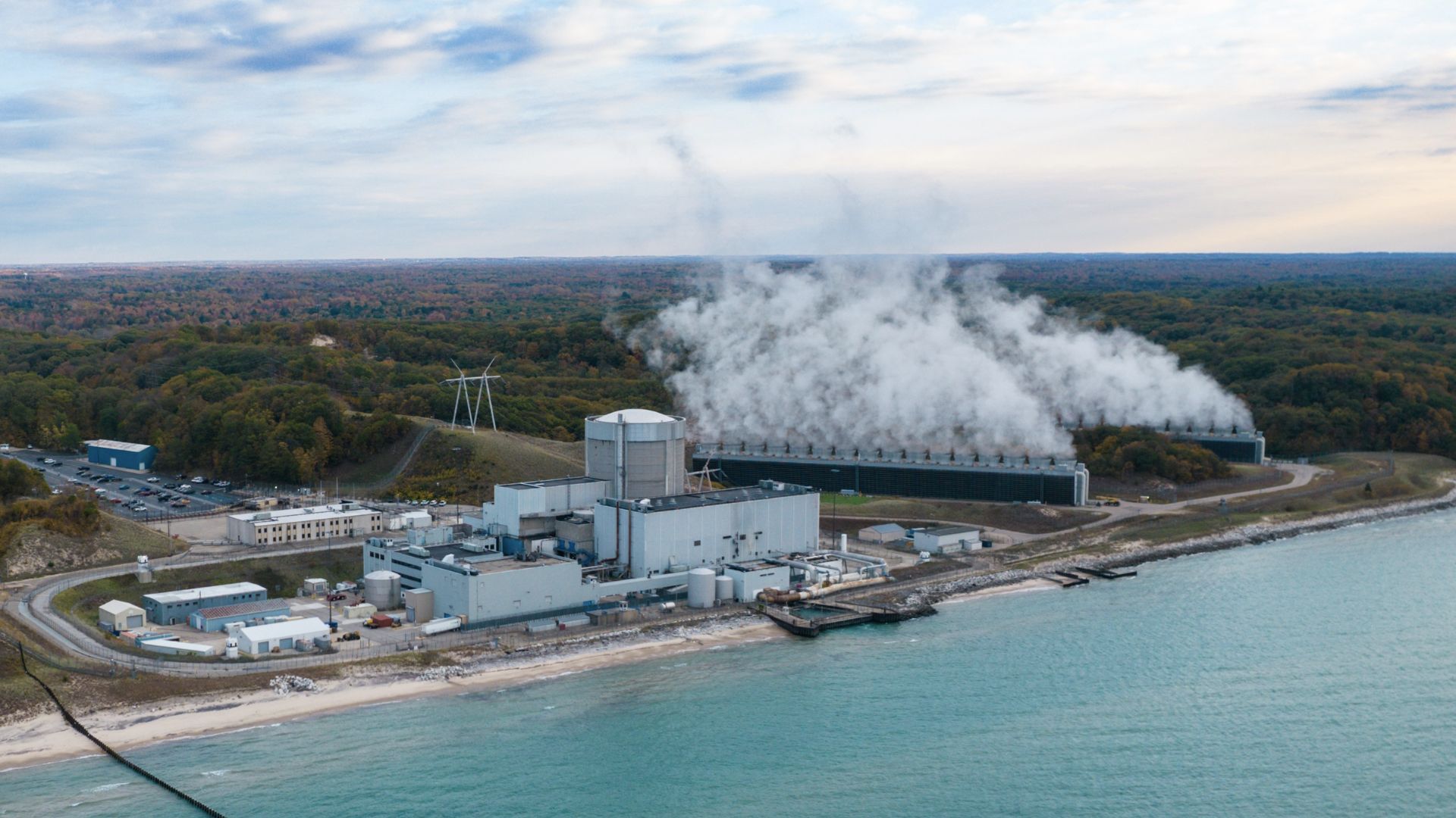 Worker falls into US nuclear plant's reactor cavity, ingests pool water