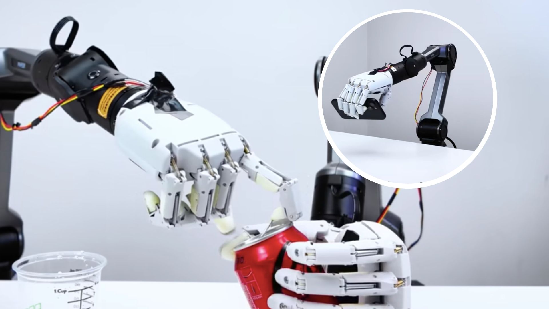 Video: Bàn tay robot với 16 khớp mở lon nước ngọt một cách hoàn hảo như con người