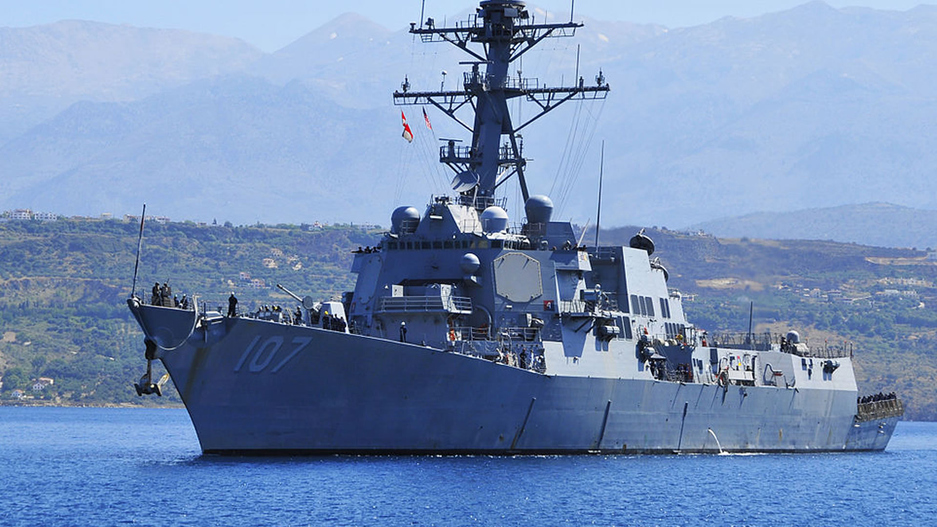 US deploys 9,000-ton destroyer that tracks submarines close to Venezuela