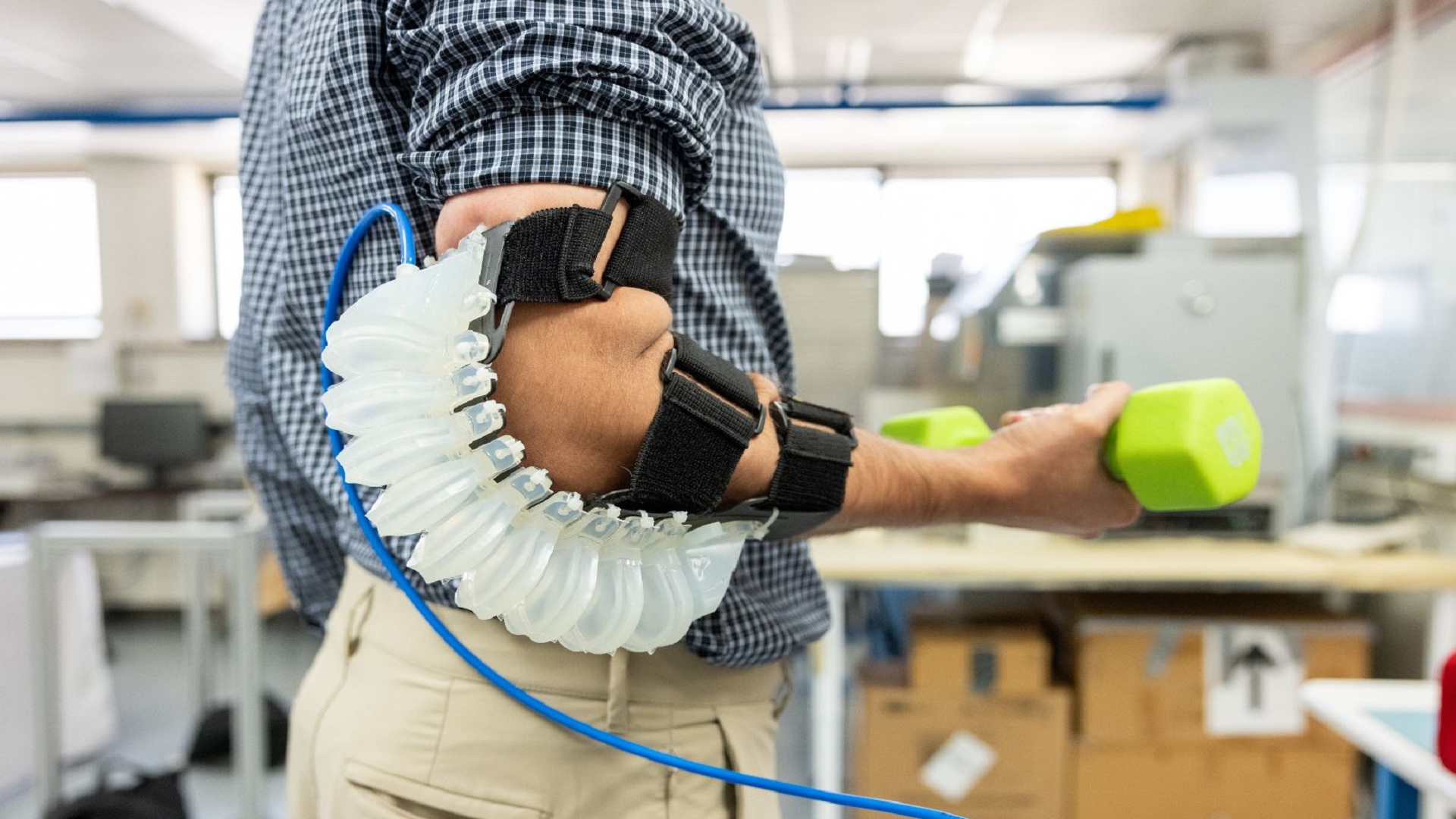 Bộ khung ngoài mềm cho khuỷu tay giảm căng cơ đến 22% trong các công việc nhà máy