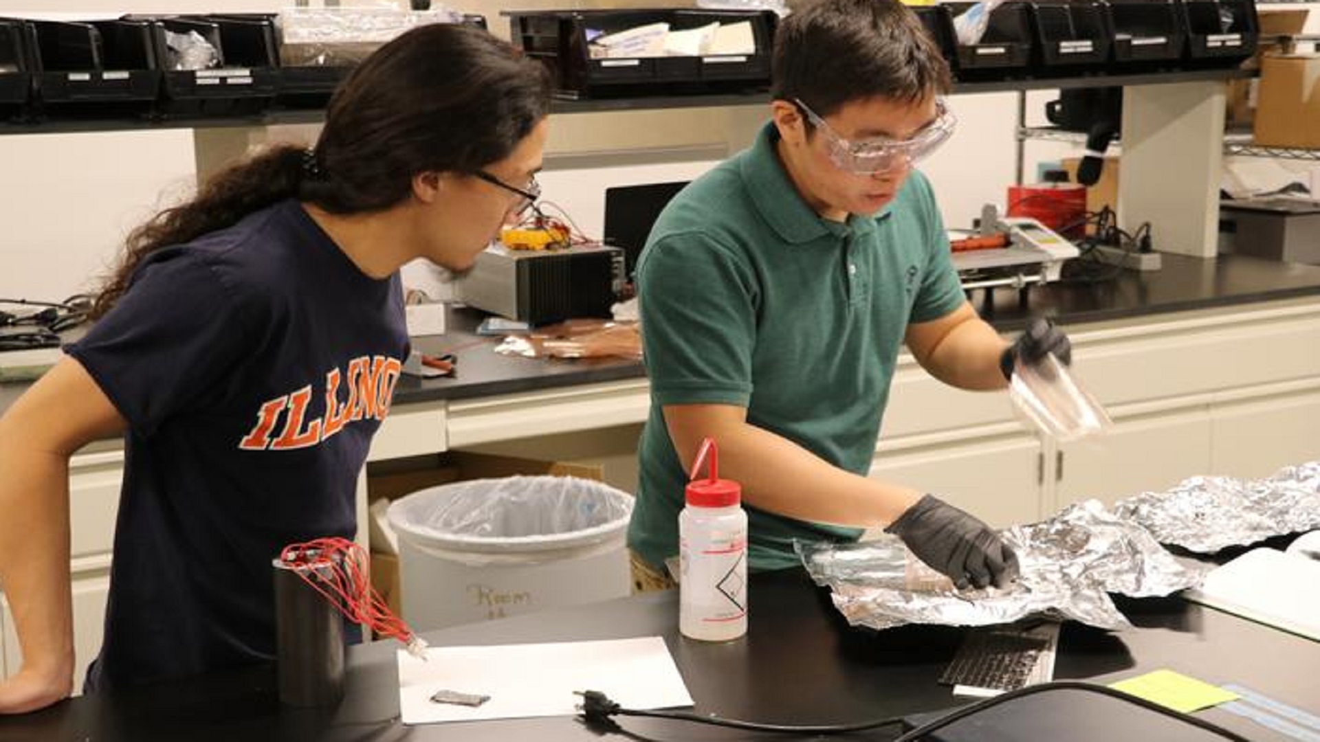 Từ mặt phẳng đến chuyến bay: Vật liệu in 3D biến hình thành các hình dạng vệ tinh