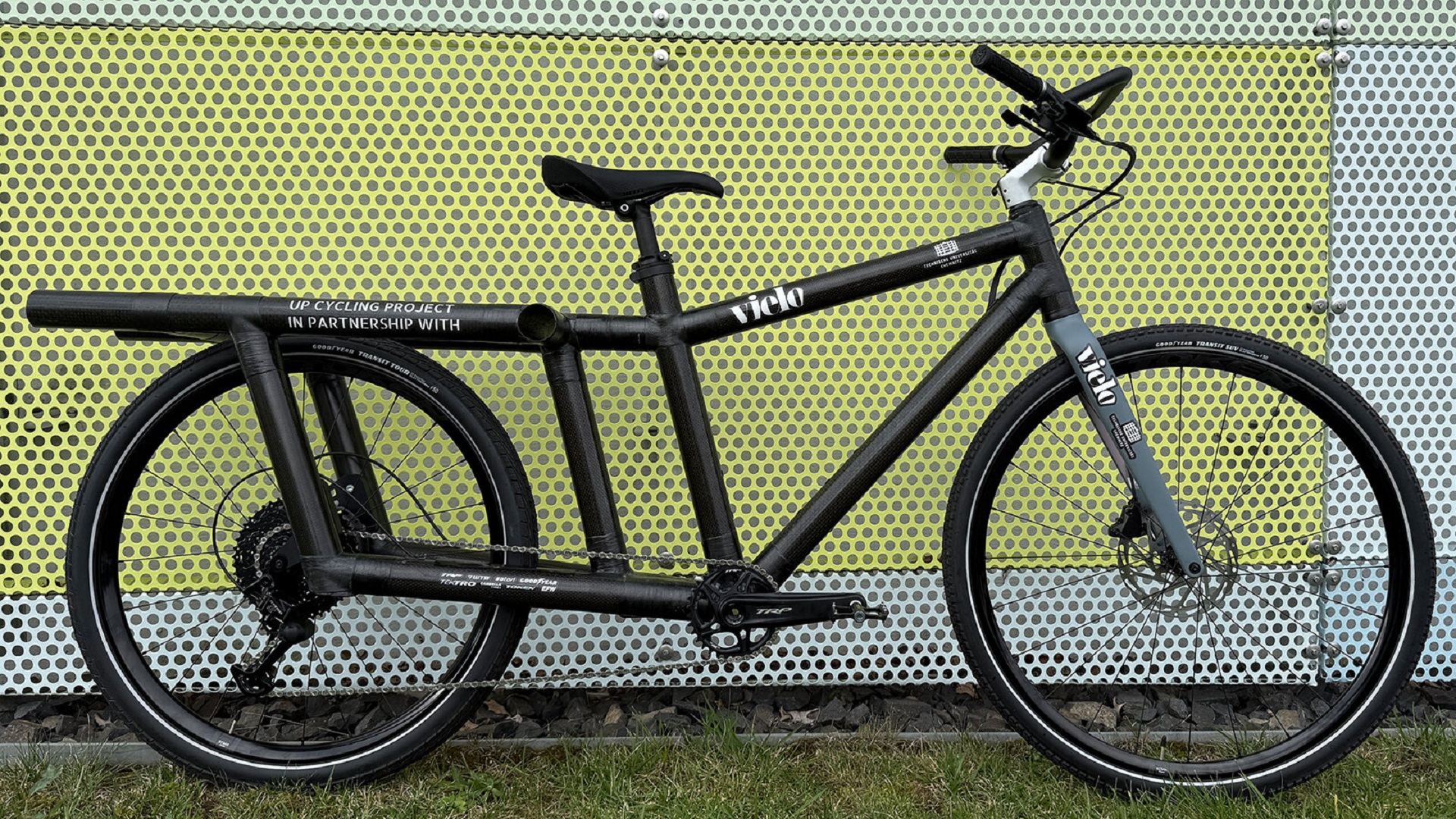 Sinh viên Đức chế tạo xe đạp chở hàng từ các bộ phận máy bay dành cho nạn nhân lũ lụt