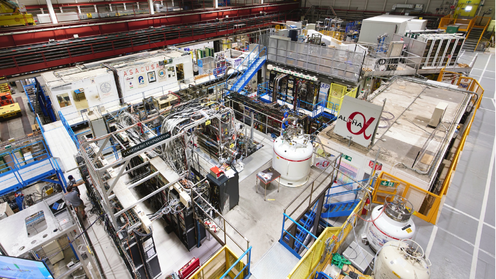 CERN tăng tốc sản xuất phản vật chất nhờ kỹ thuật làm mát táo bạo