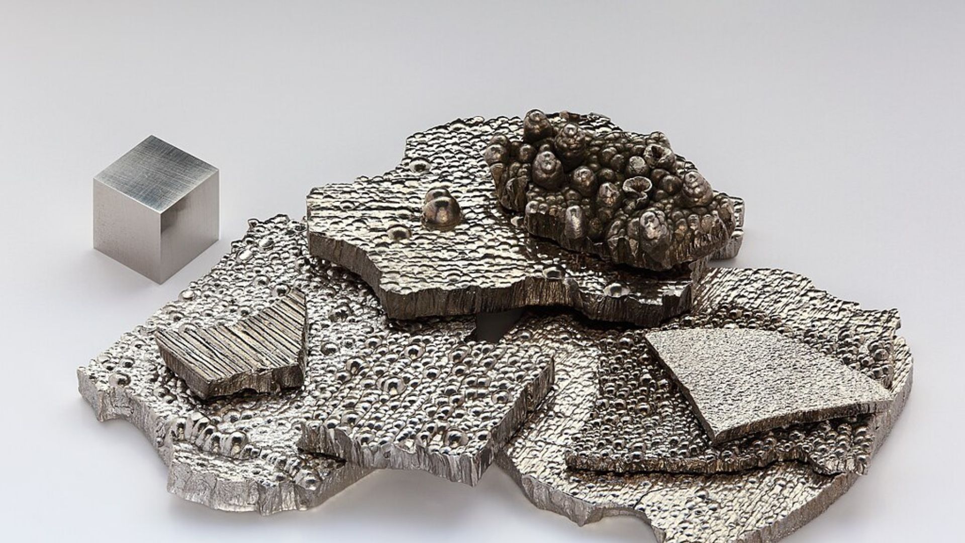 Tàu thăm dò khai thác mỏ dưới đáy biển sâu của Trung Quốc đạt độ sâu 6.000 feet để khai thác cobalt