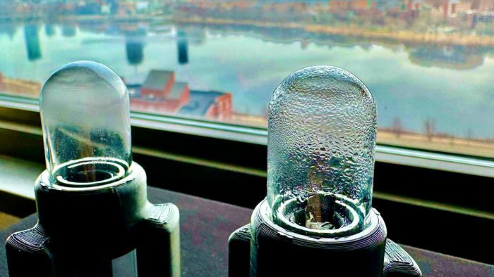 Công nghệ siêu âm mới của MIT chiết xuất nước từ không khí chỉ trong vài phút