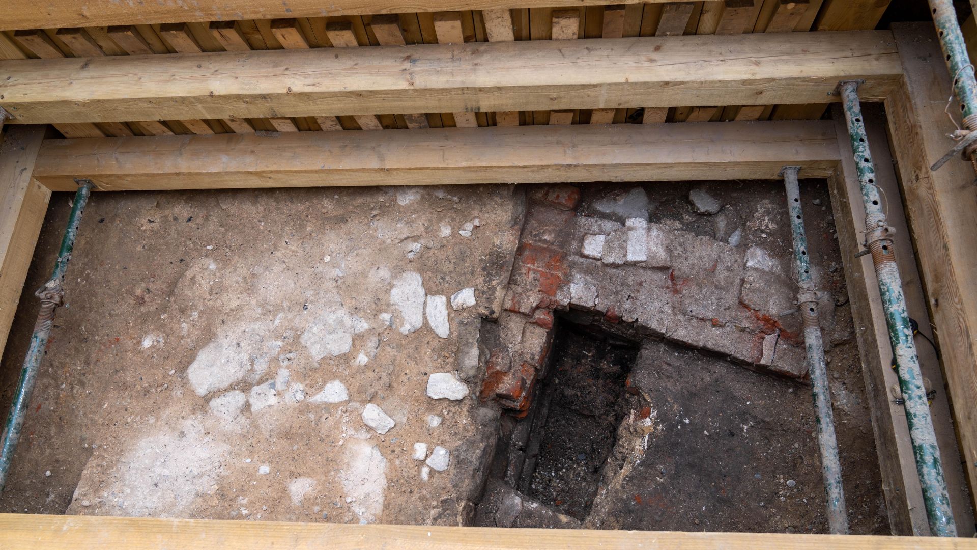 6,000-year-old artifacts and royal dining hall once thought lost found beneath UK Parliament