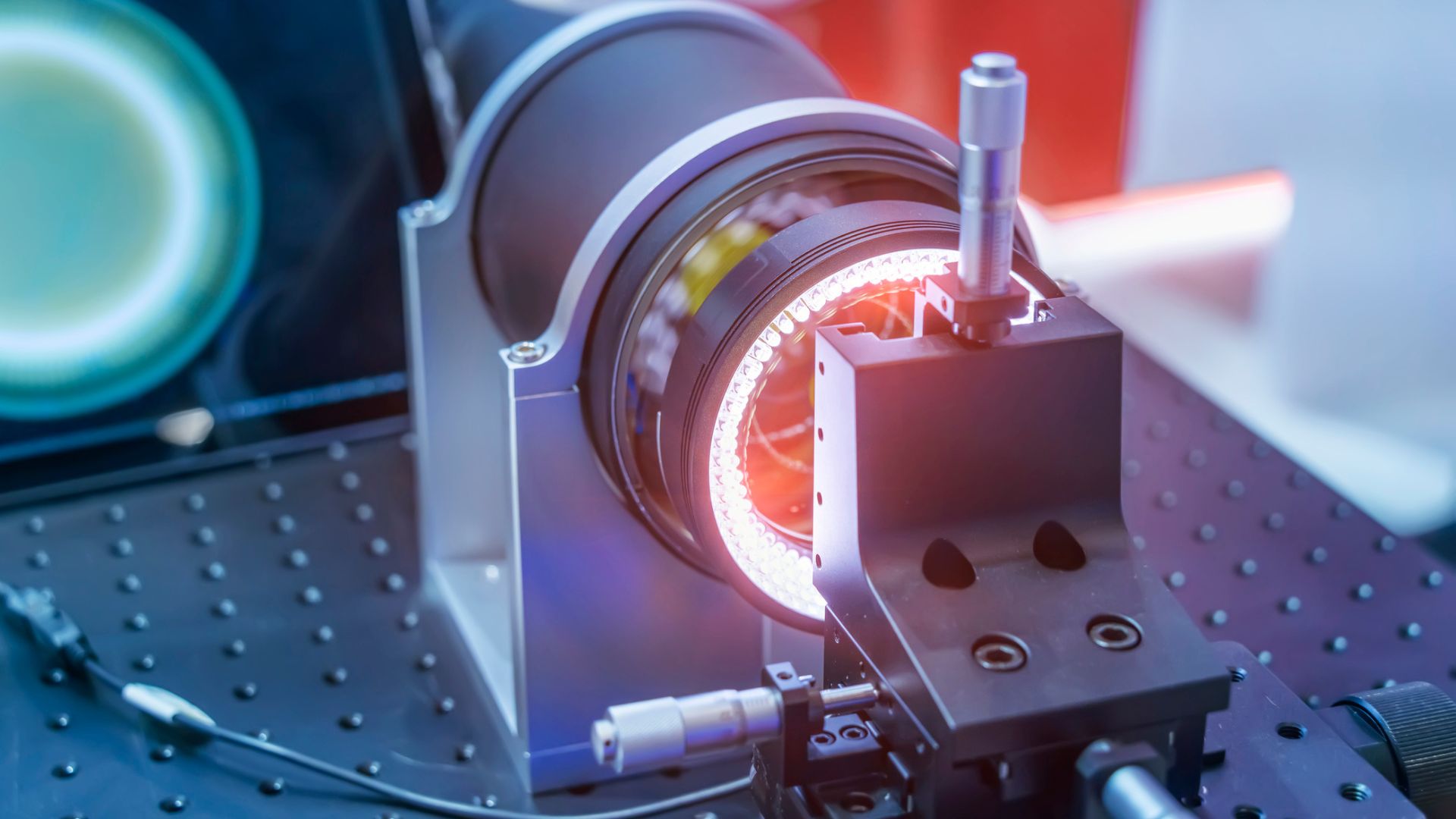 Thiết kế ống nano có thể thu nhỏ máy gia tốc hạt xuống kích thước mỏng như sợi tóc