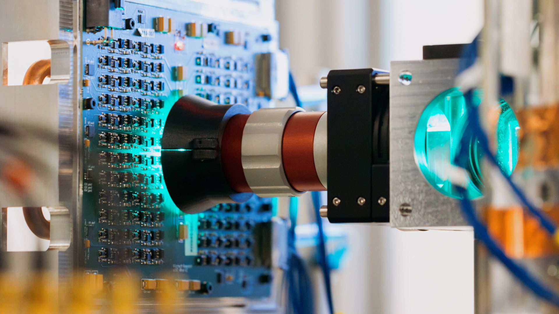 “Gyromorph” lai tinh thể lỏng có thể thúc đẩy tính toán dựa trên ánh sáng