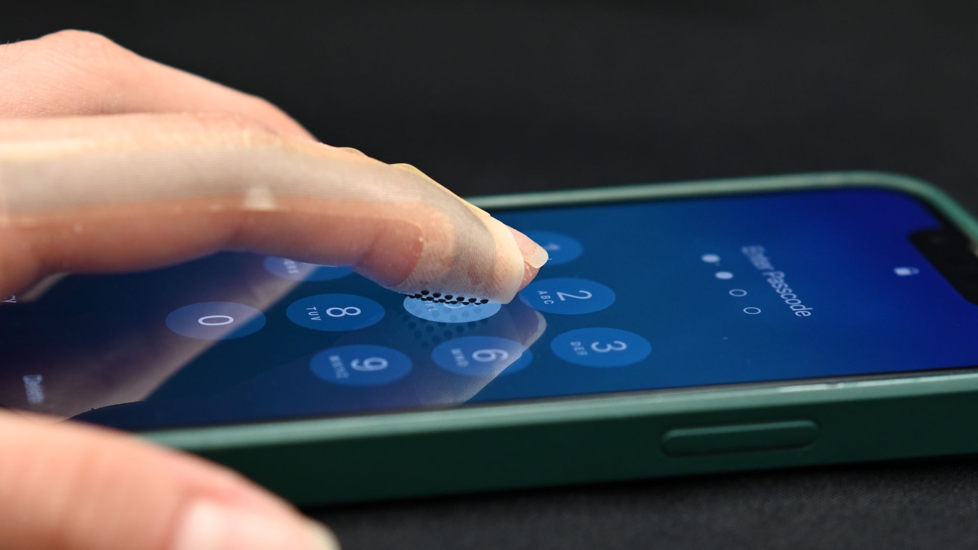 Miếng dán siêu mỏng mang lại cảm giác chính xác cao trên màn hình phẳng