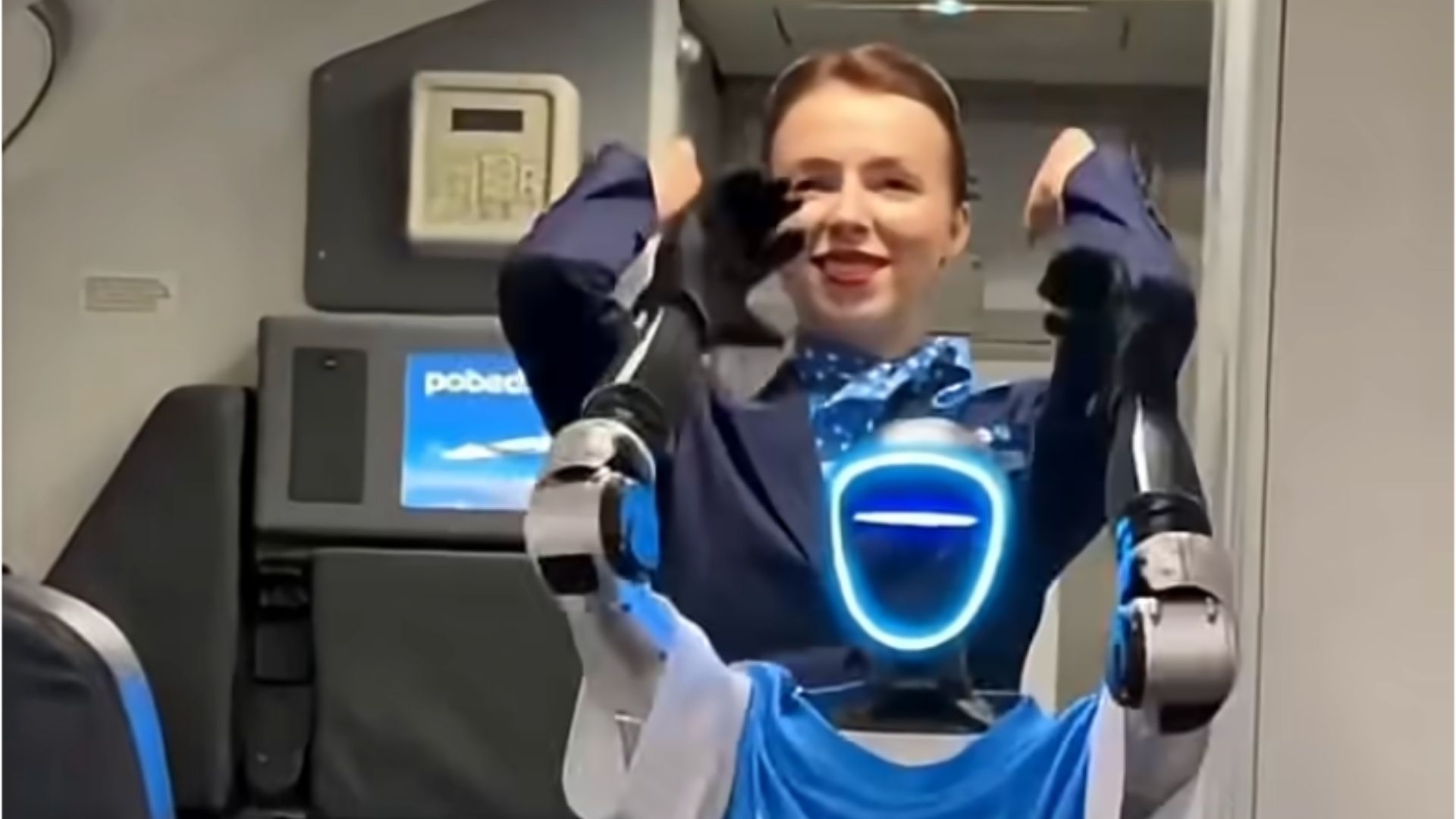 Video: Hãng hàng không Nga thử nghiệm robot hình người làm tiếp viên trên chuyến bay