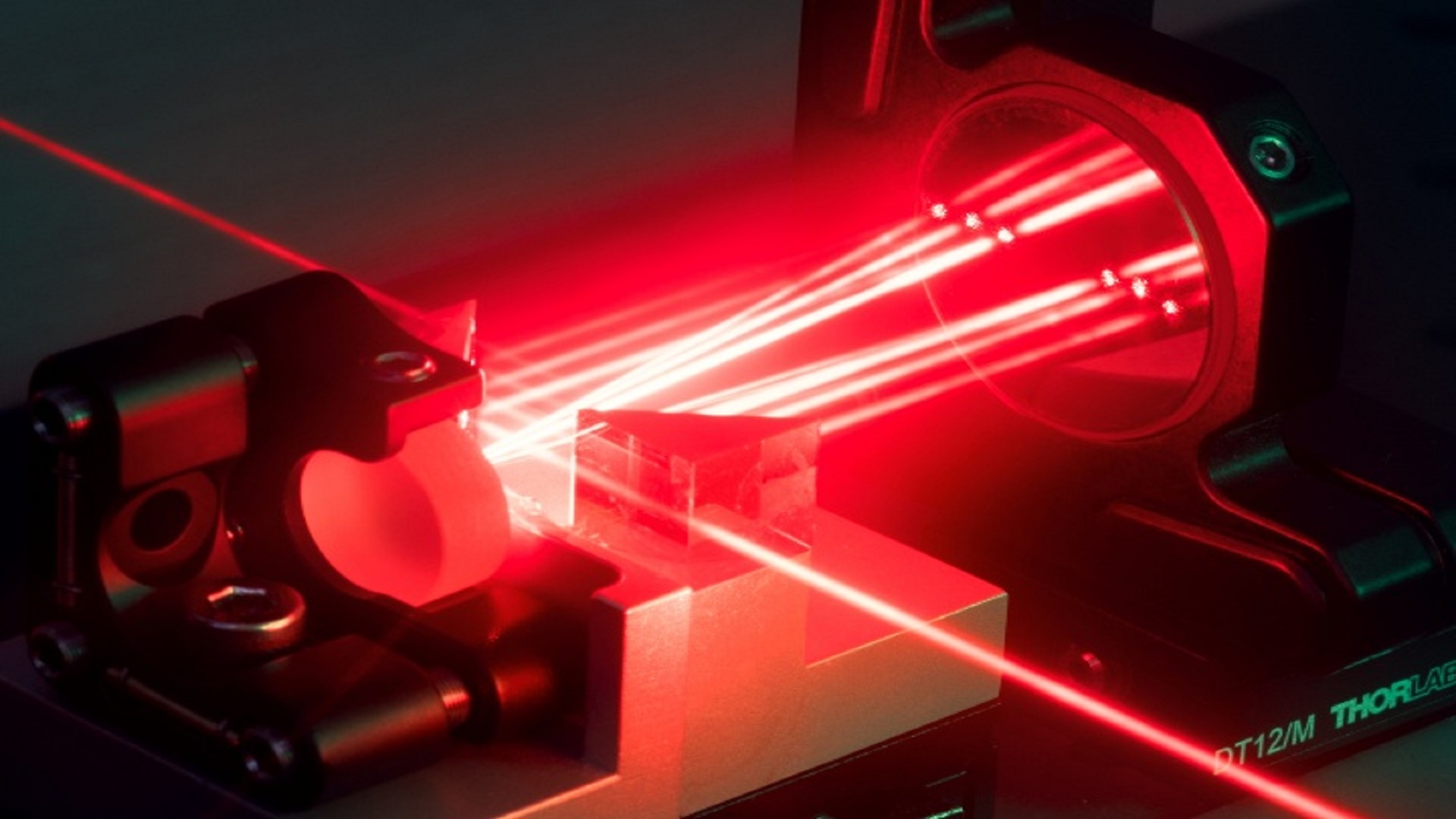 Palm-sized short-pulse laser sets new 80 percent efficiency record