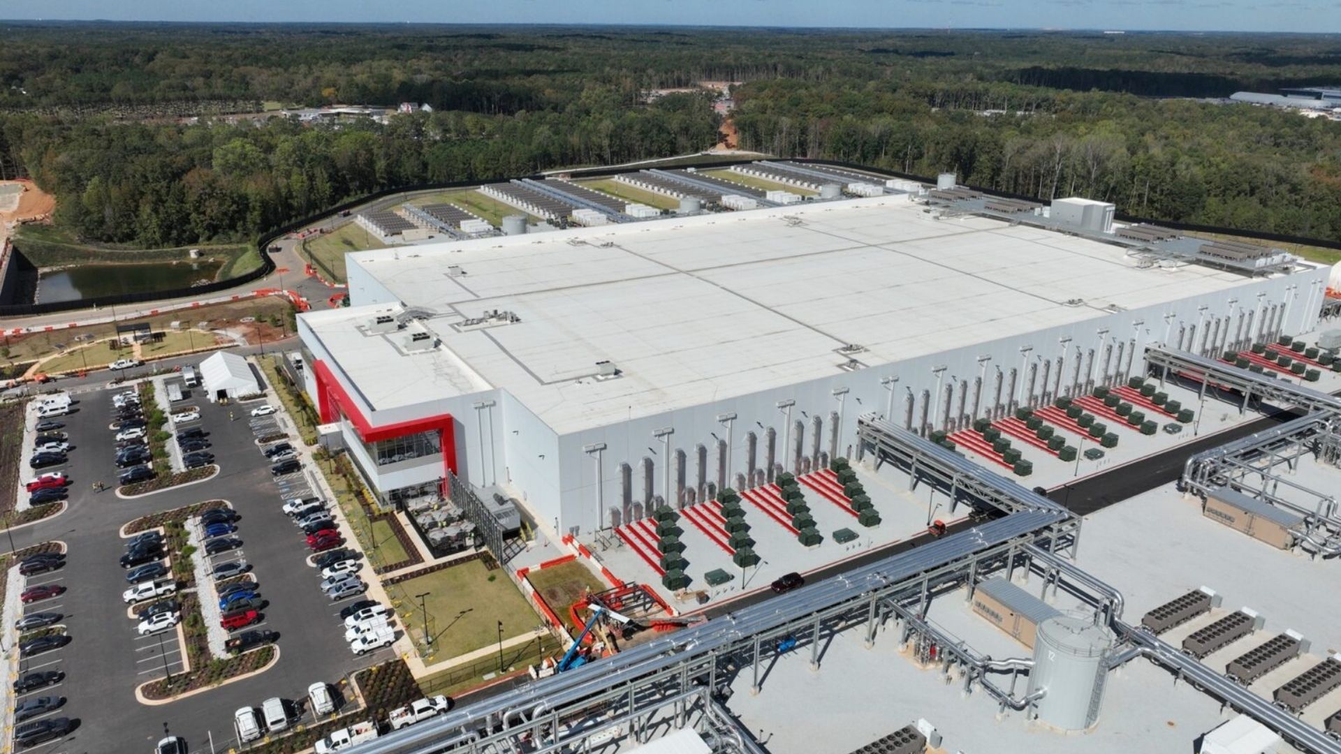 Microsoft links 700-mile-apart data centers for first AI superfactory