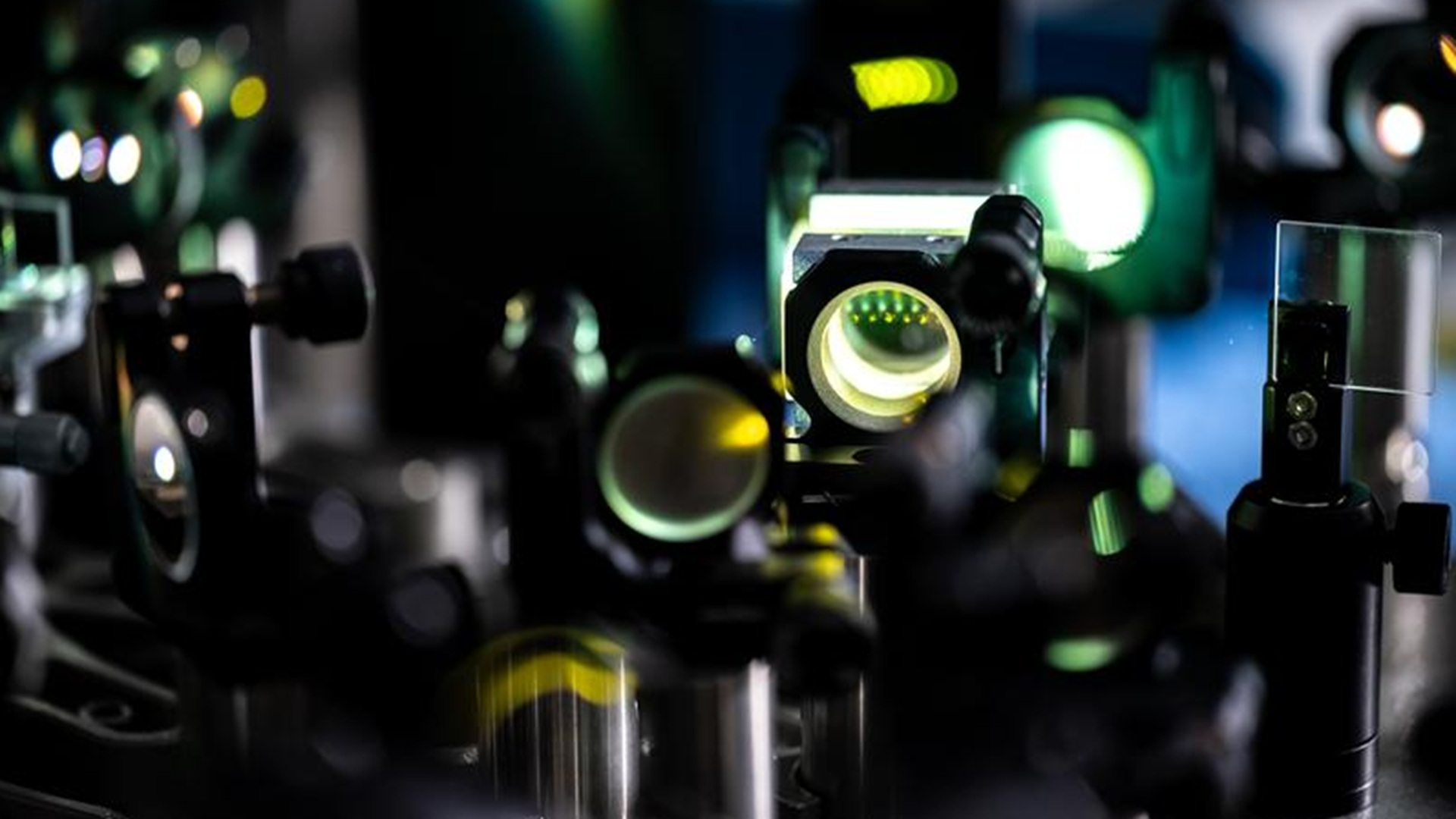 Optical device switches light 10,000x faster than silicon transistors