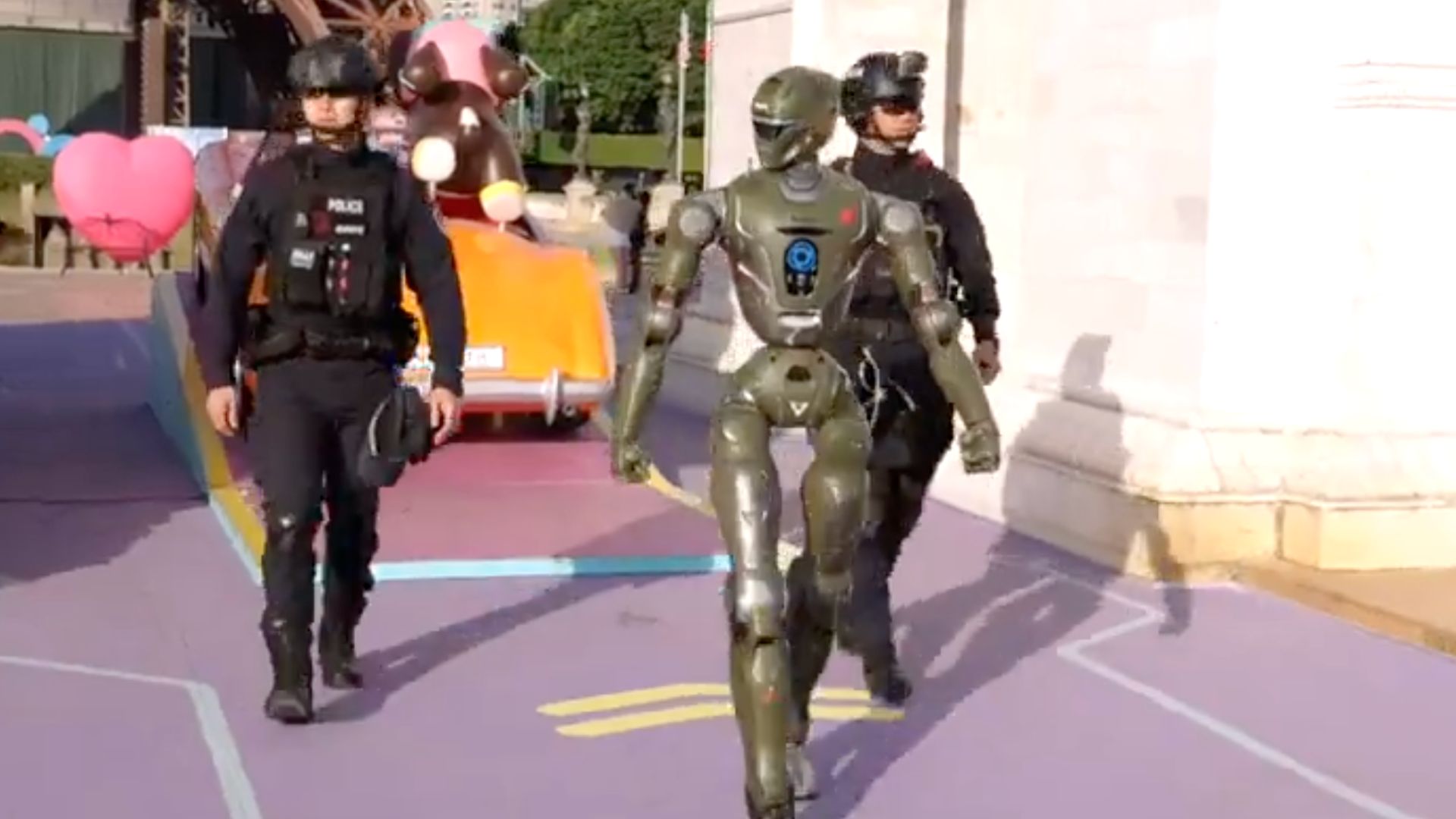 Video: Humanoid ‘Terminator’ robot cop patrols with police officers in China
