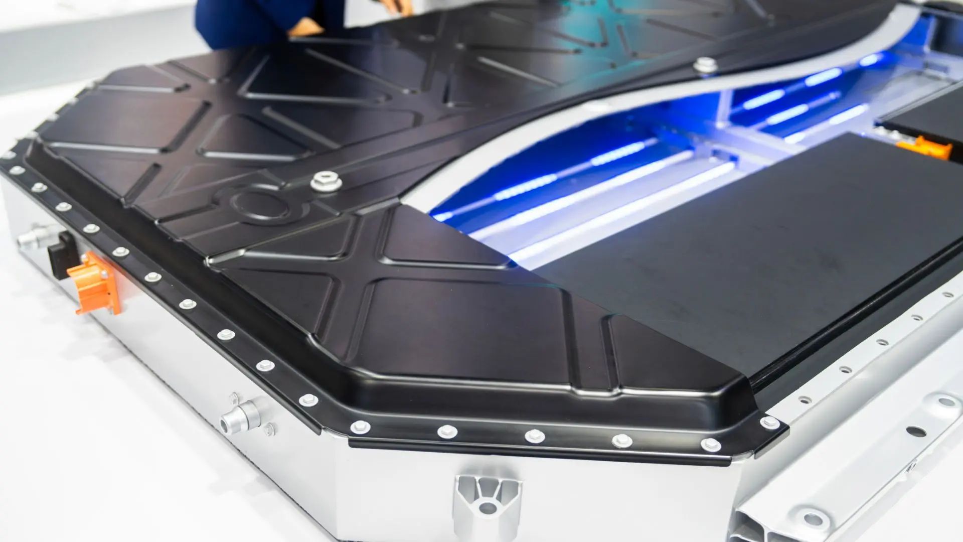 New EV battery electrode boosts power output by 75% while keeping high driving range