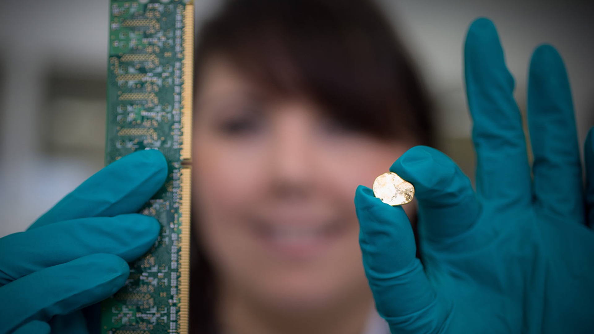 Chinese scientists recover 98% of gold from old phones in 20 minutes at low cost