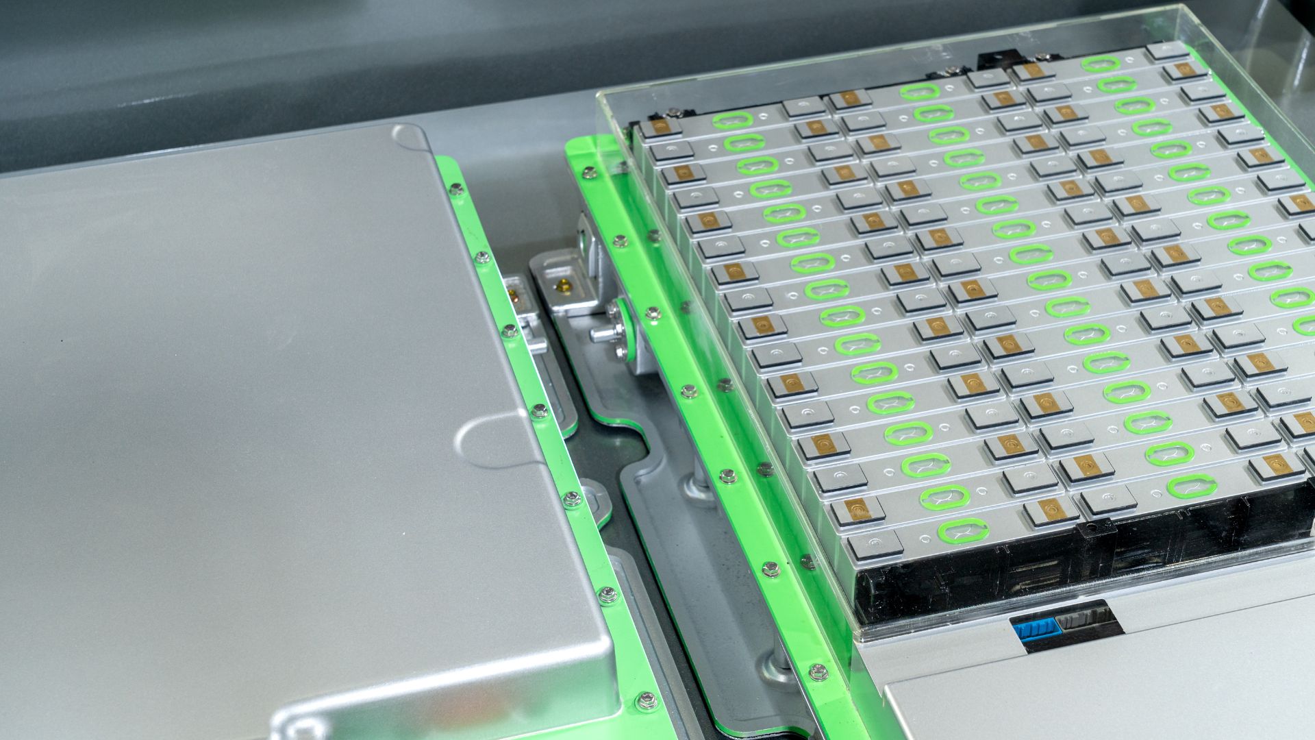 China’s sunlight-powered lithium–sulfur battery offers high energy, partial solar charging