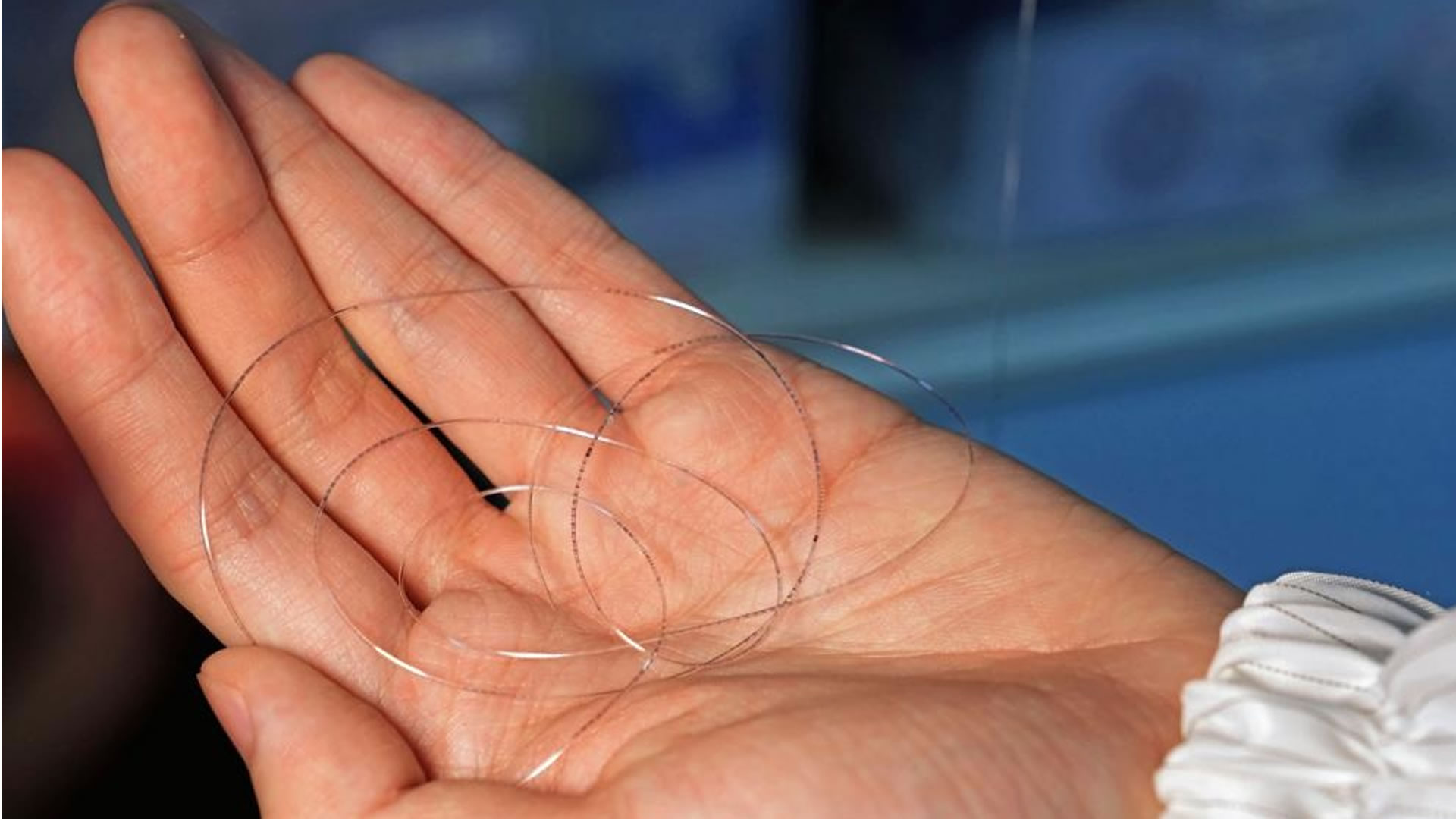 China's hair-thin chip can survive being run over by a 15.6-ton truck