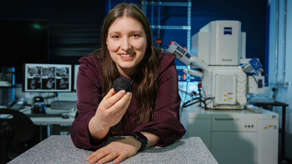 Rust anode lithium-ion battery boosts storage, hits full capacity after 300 cycles