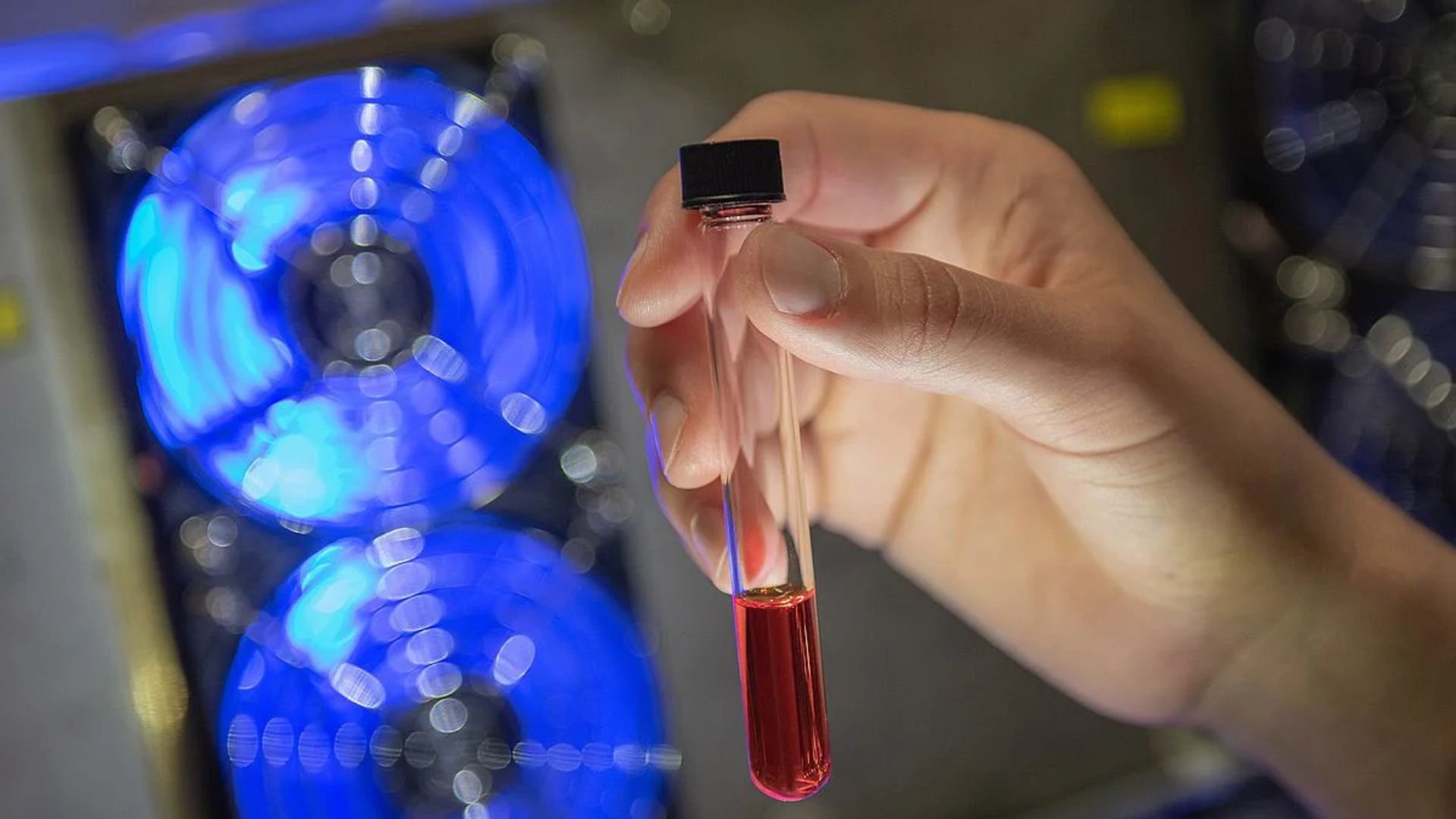 Pin Đức sạc lại bằng ánh sáng mặt trời, giải phóng hydro theo yêu cầu