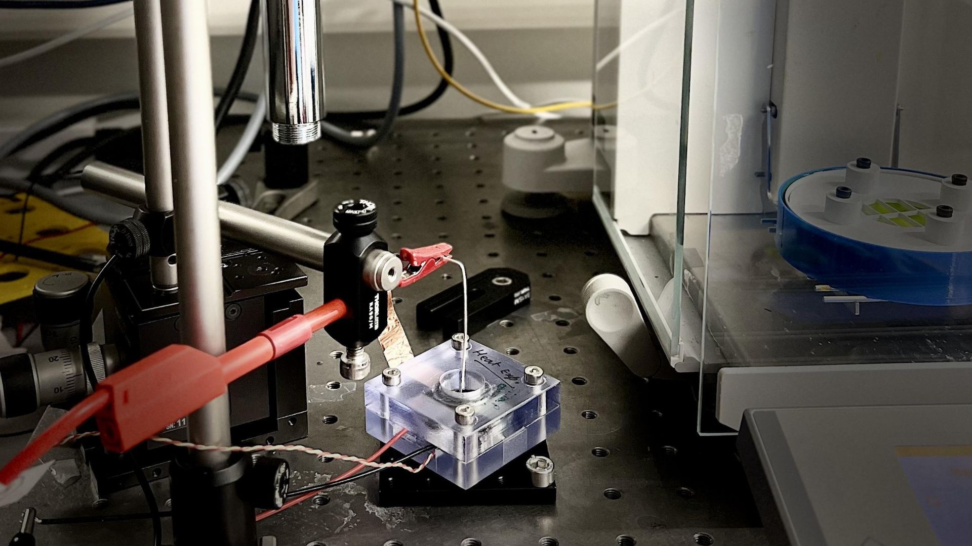 Thiết bị nano Thụy Sĩ sử dụng bay hơi nước muối để tạo ra điện năng