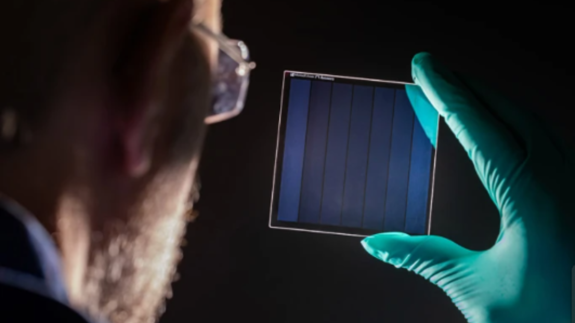 Microsoft tiết lộ cách những tấm kính nhỏ có thể lưu giữ lịch sử kỹ thuật số của thế giới