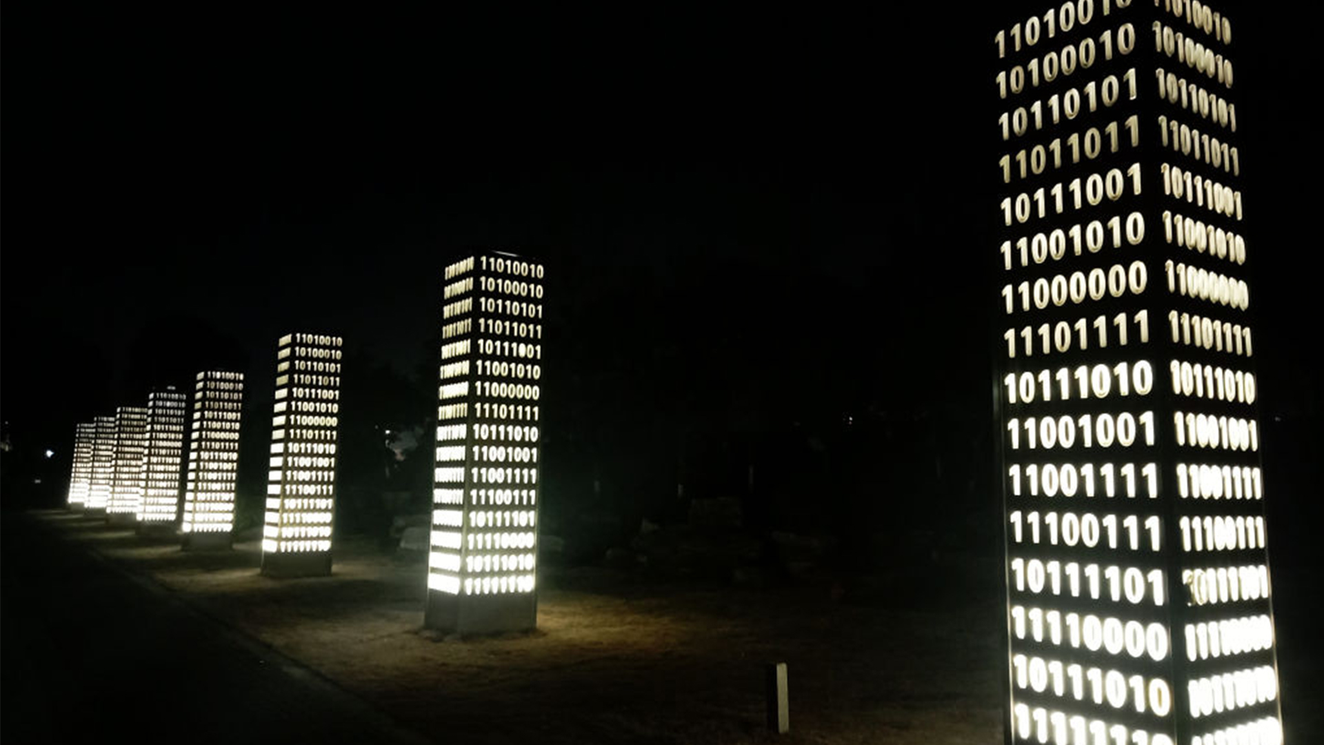 Neither classical nor quantum: This computer lets light solve complex calculations