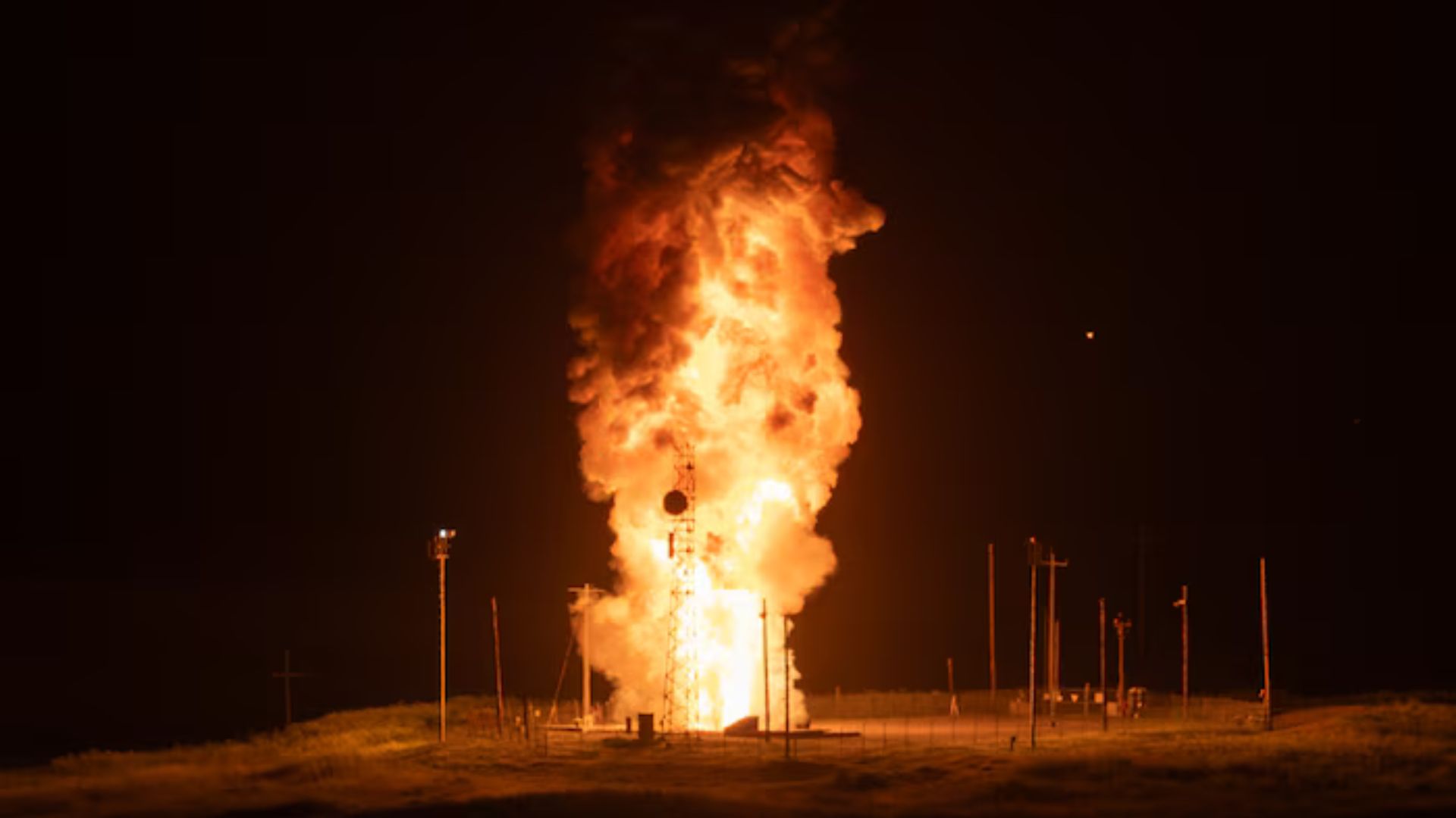 U.S. Air Force tests Minuteman III with multiple reentry vehicles