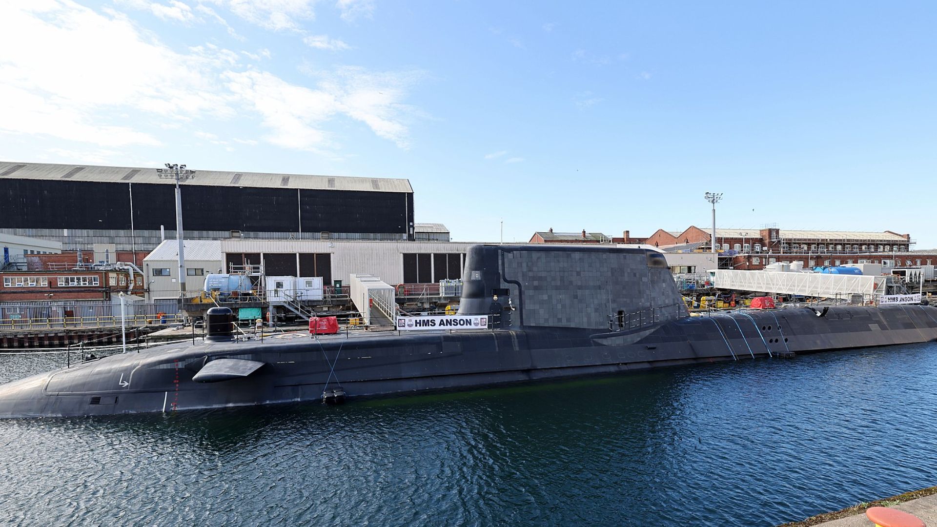 Tàu ngầm hạt nhân của Anh di chuyển vào Biển Ả Rập khi căng thẳng với Iran gia tăng