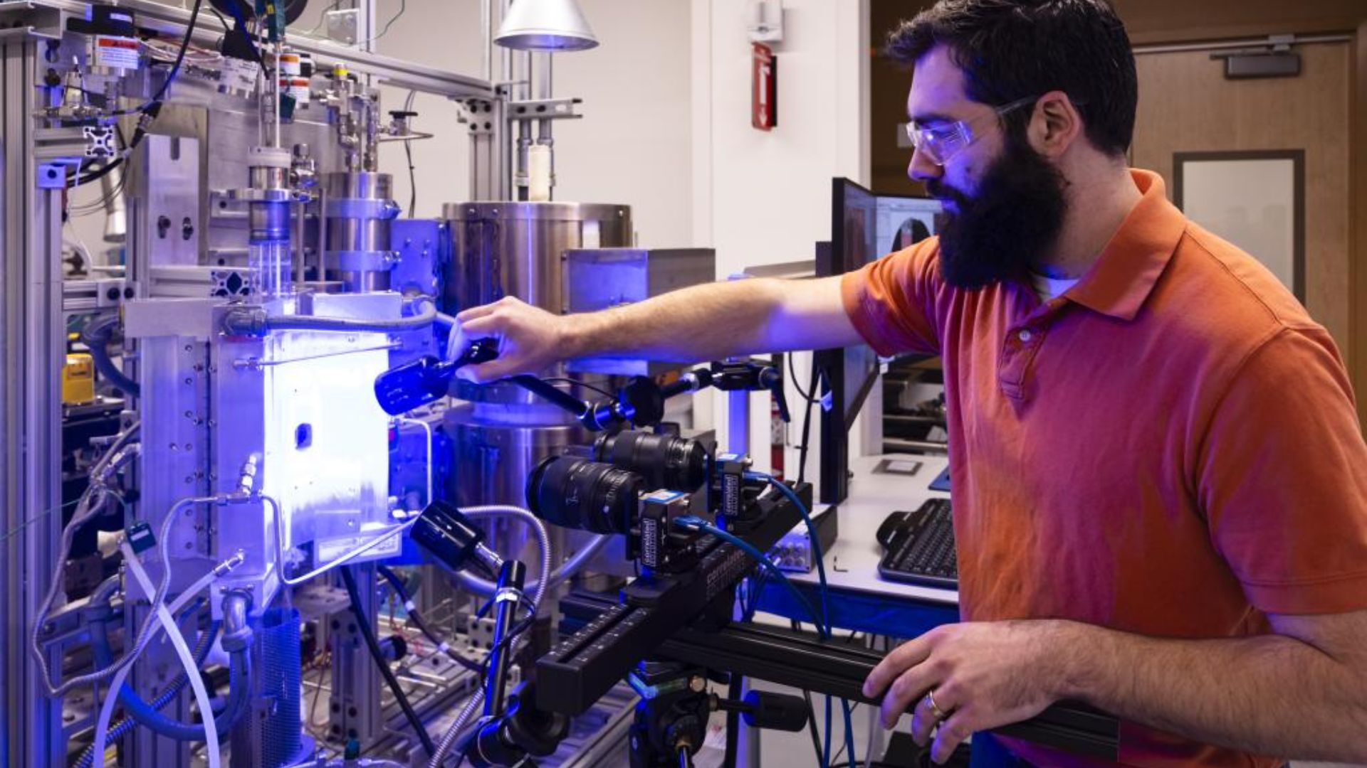 ORNL captures photos of nuclear fuel cladding in accident simulation