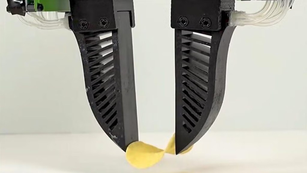 US-made robotic hand with 91.9% success rate grips chips, raspberries without crushing them