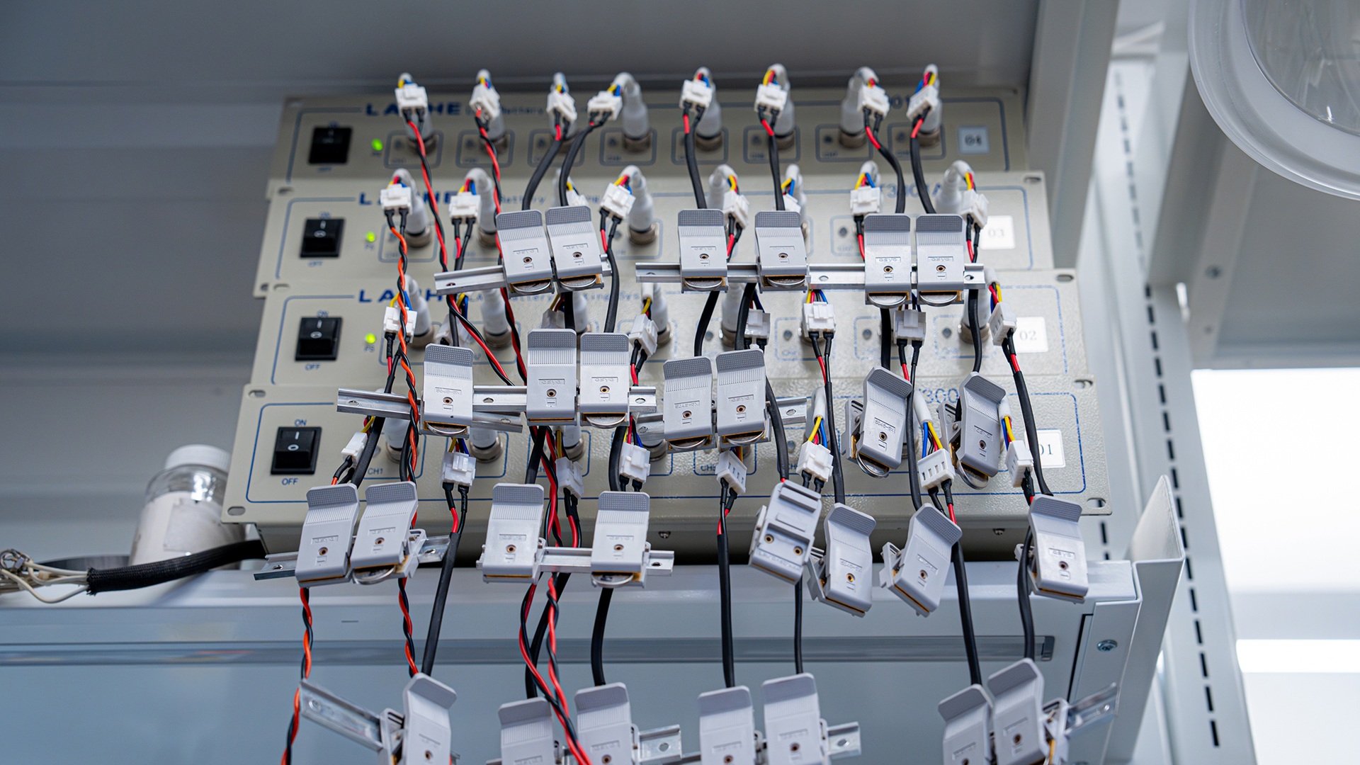 Like dry spaghetti: Brittle lithium spikes found in batteries