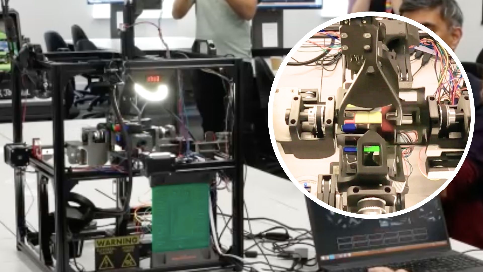 Kỷ lục thế giới bị phá vỡ khi robot giải khối rubik với tốc độ chớp nhoáng