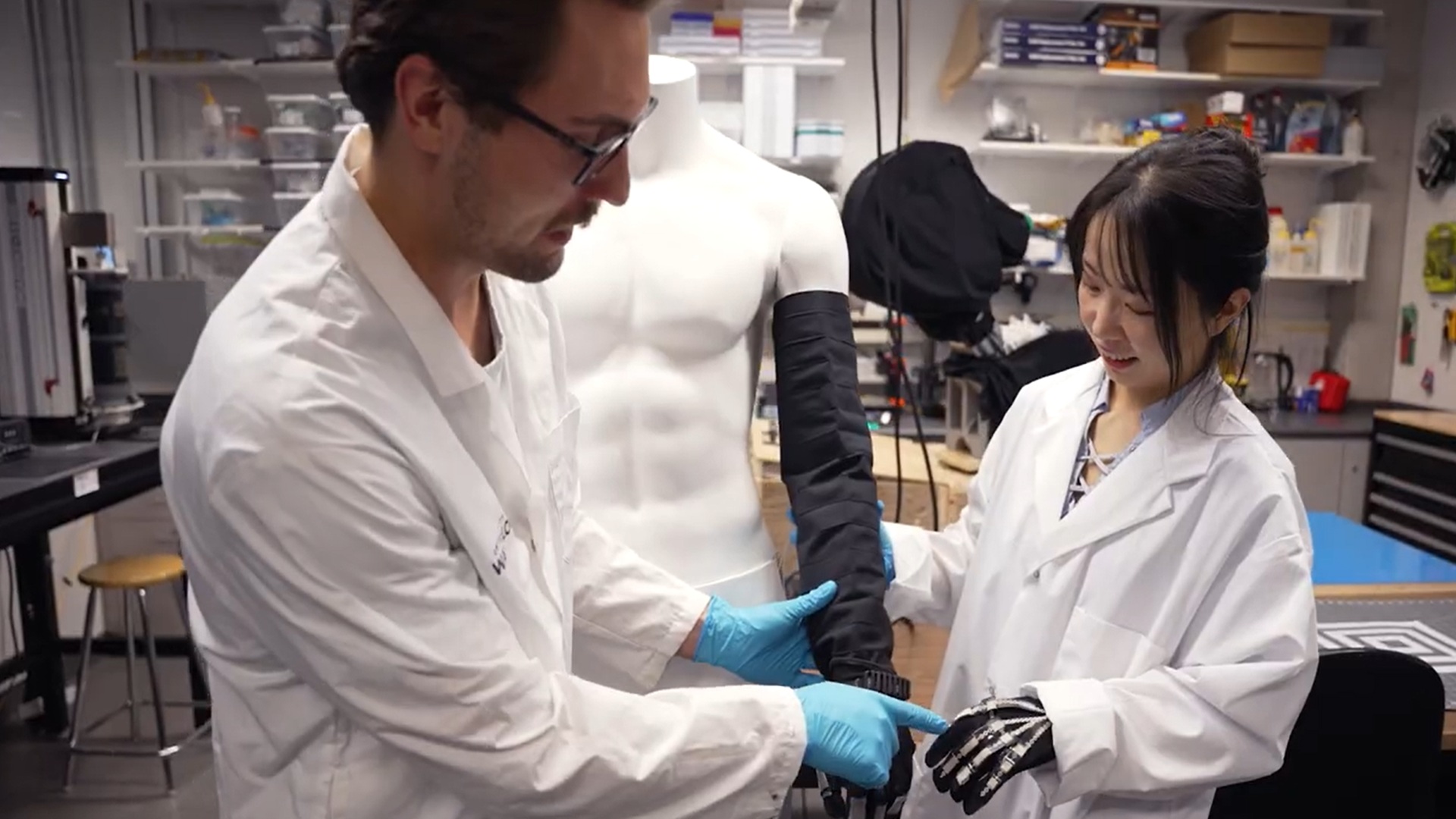 Vòng đeo tay thông minh thu nhỏ máy điều trị ung thư thành kích thước bỏ túi