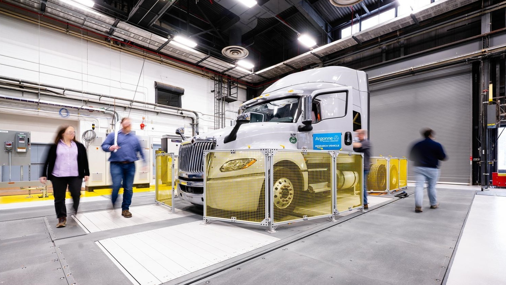 US' first-of-its-kind 'road in a lab' to test semi-trucks indoors