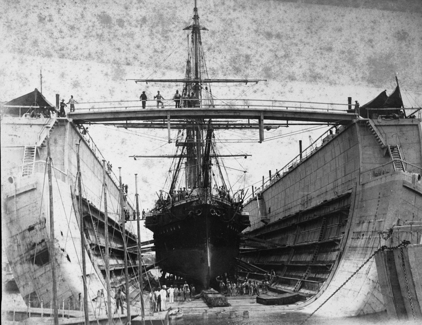 Royal Navy dry dock, HM Bermuda housing ships for repairs