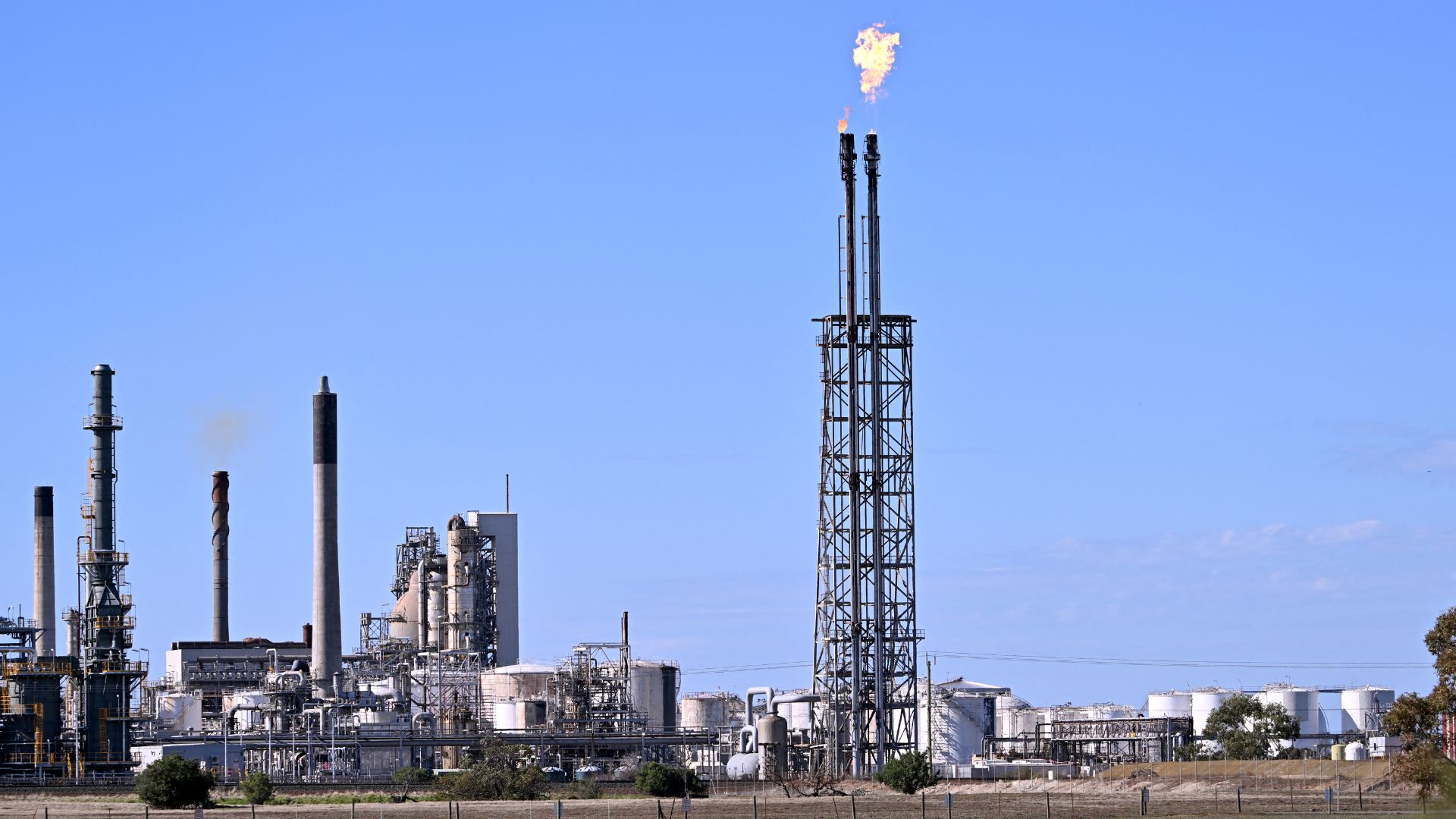 Australian refinery fire threatens fuel supply amid global strain