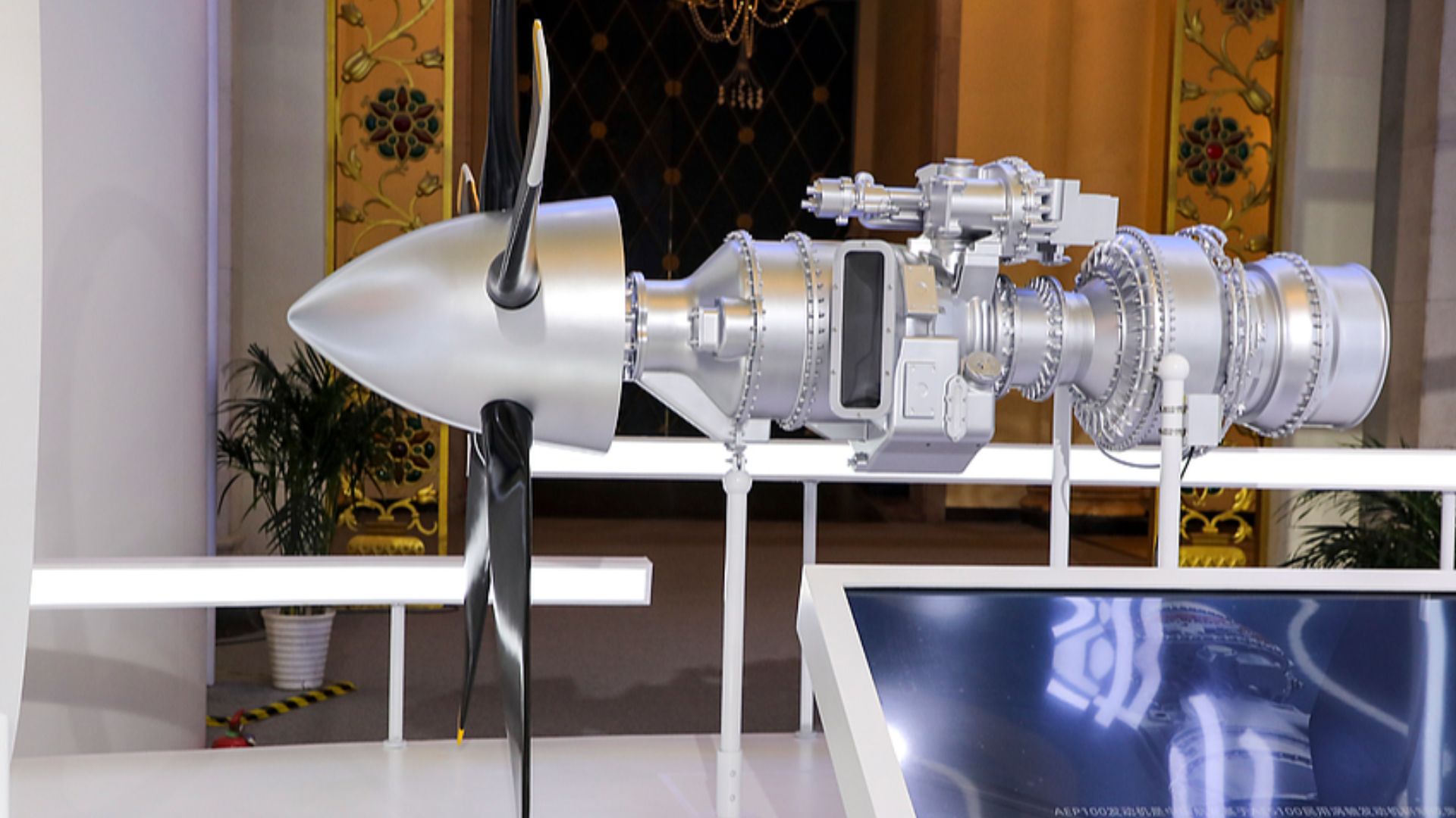 China's hydrogen turboprop engine completes world-first test flight