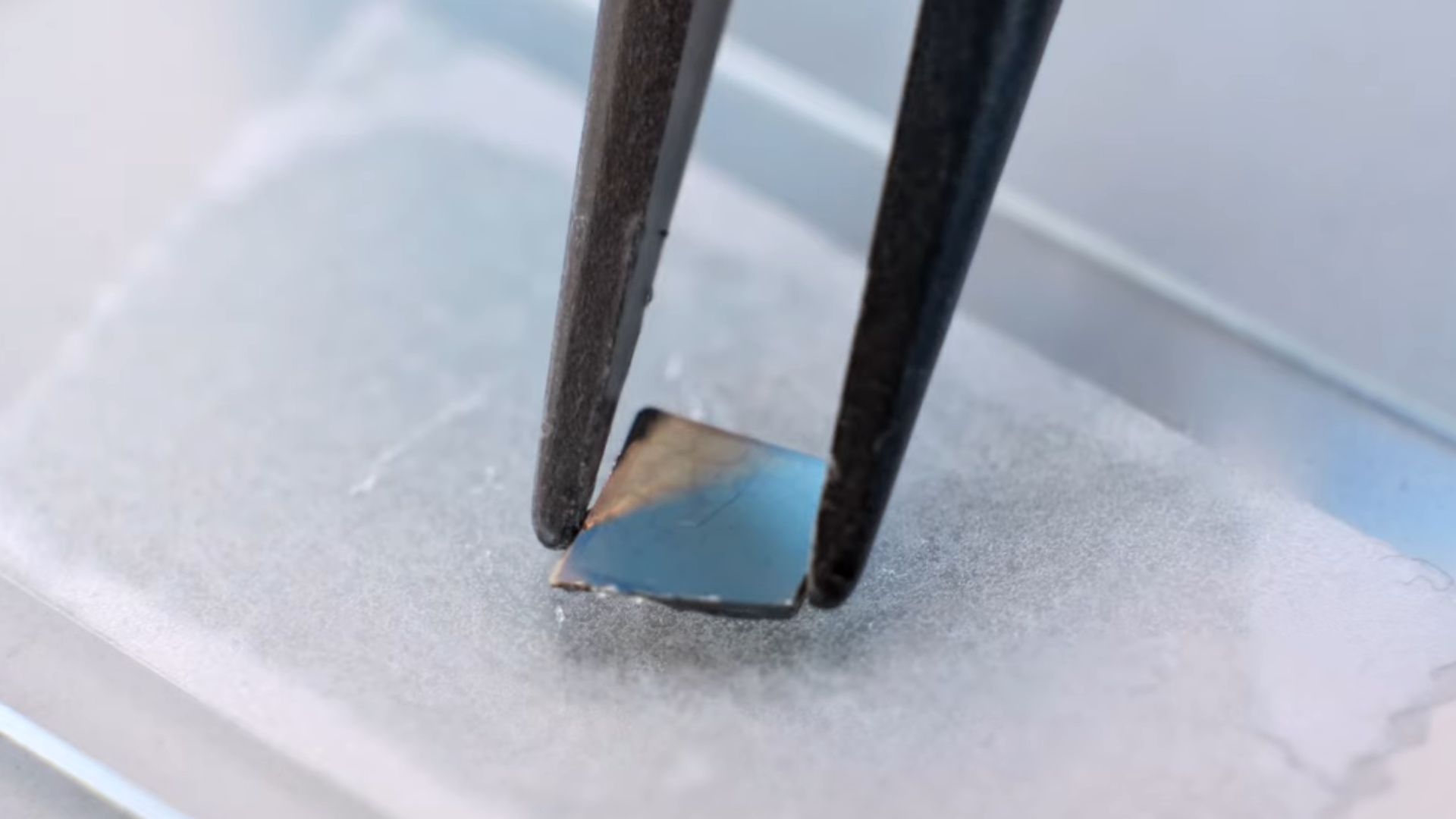 US makes room-temperature multiferroic for low-energy computing