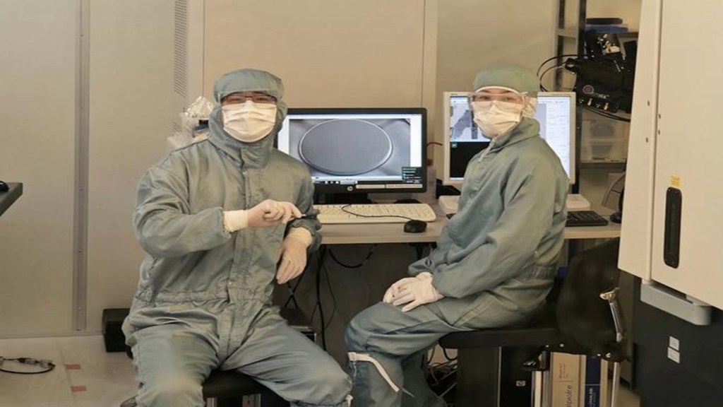 New photonic chip traps light for millions of cycles using protective coating