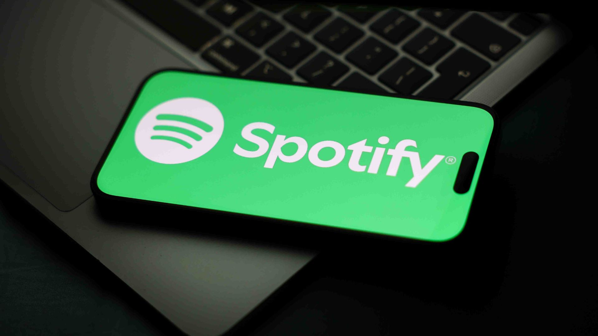 Spotify führt Künstler-Verifizierungsabzeichen ein, um KI-Profile einzuschränken