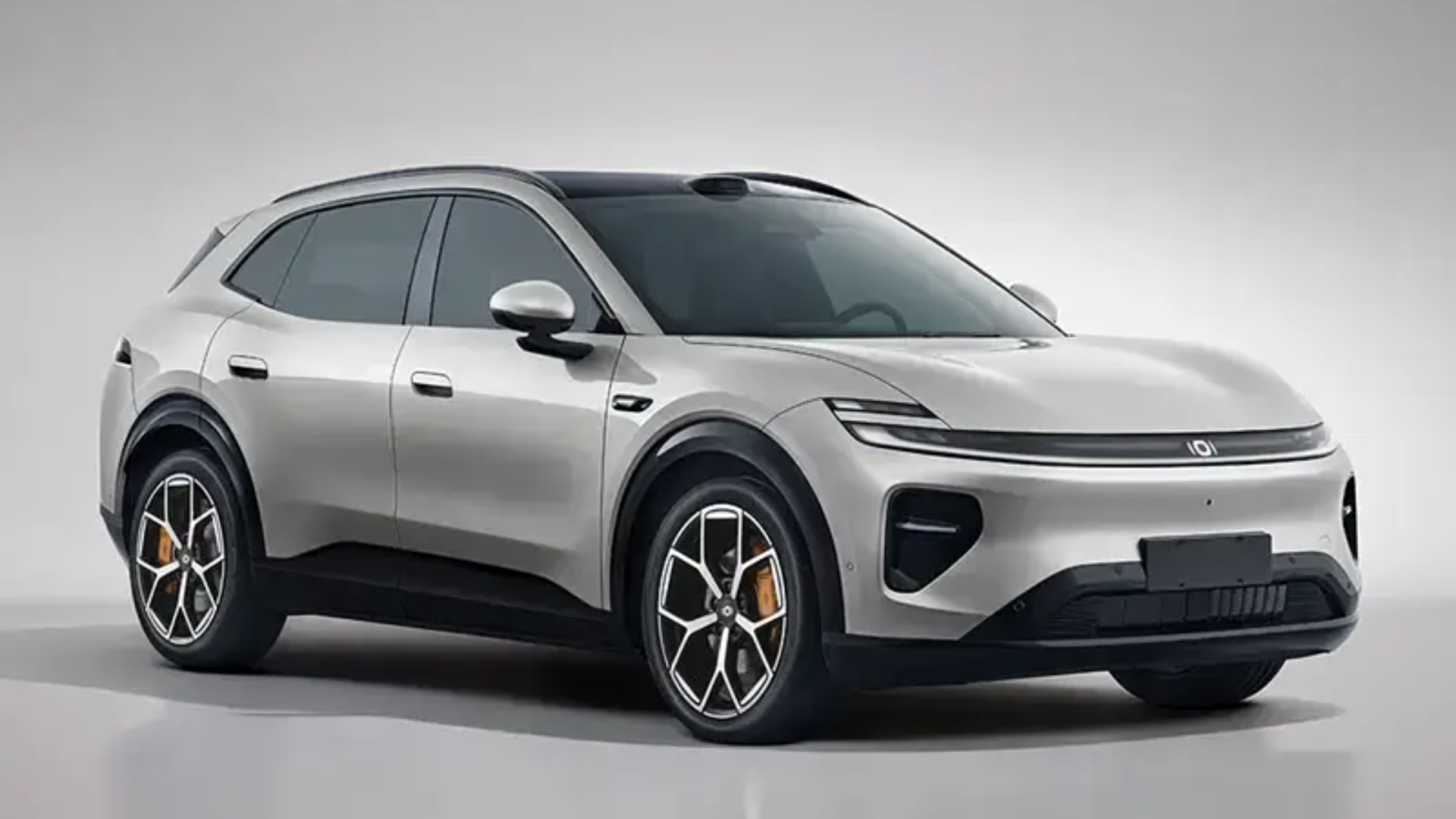 Chinese automaker’s new EV offers dual rear motors, 800V fast-charging capability