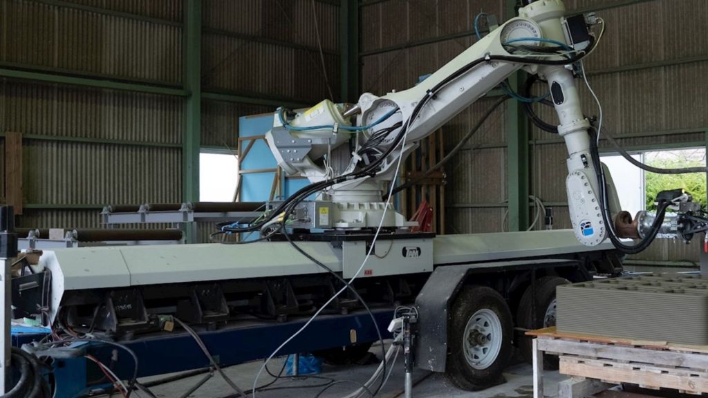 Video: 3D-printed railway station built overnight in Japan with ABB robot’s help