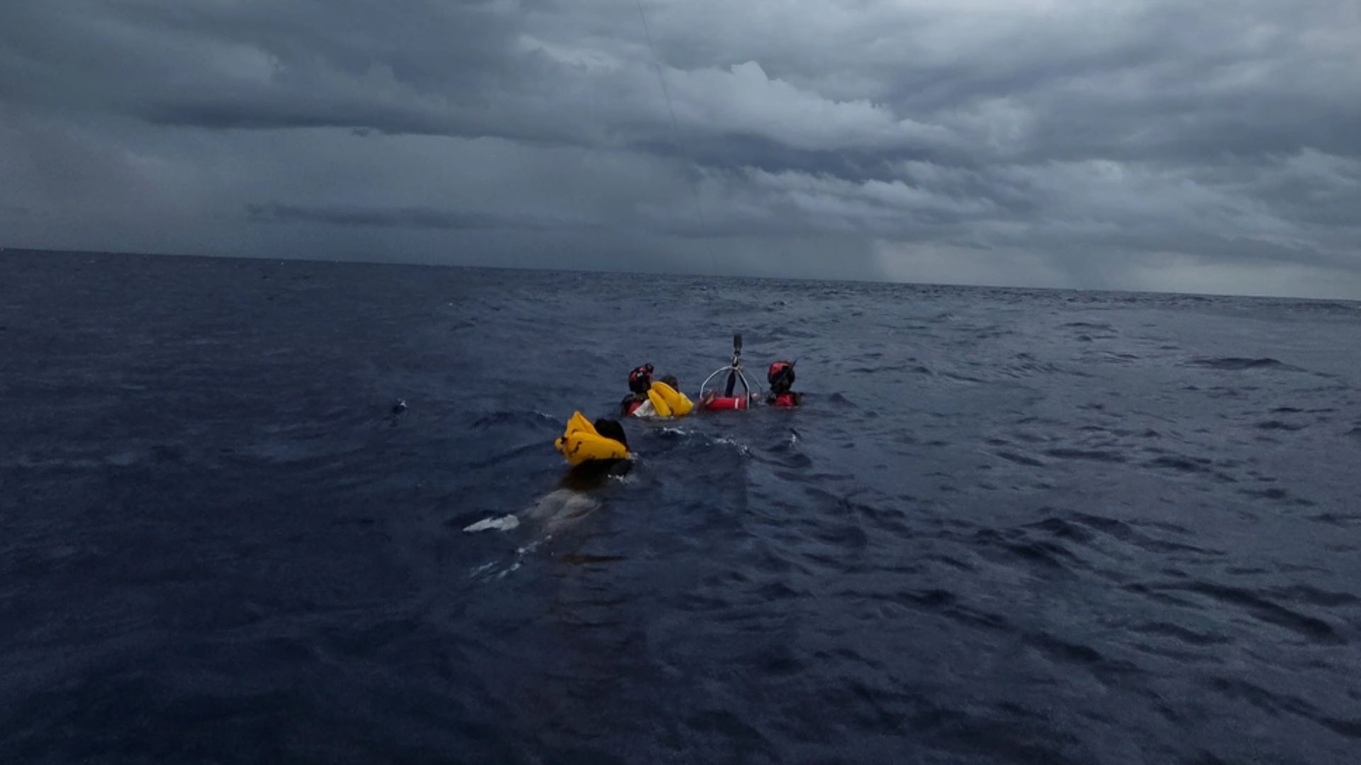 11 Survive Private Plane Crash Off Florida, Rescued by US Air Force Helicopter
