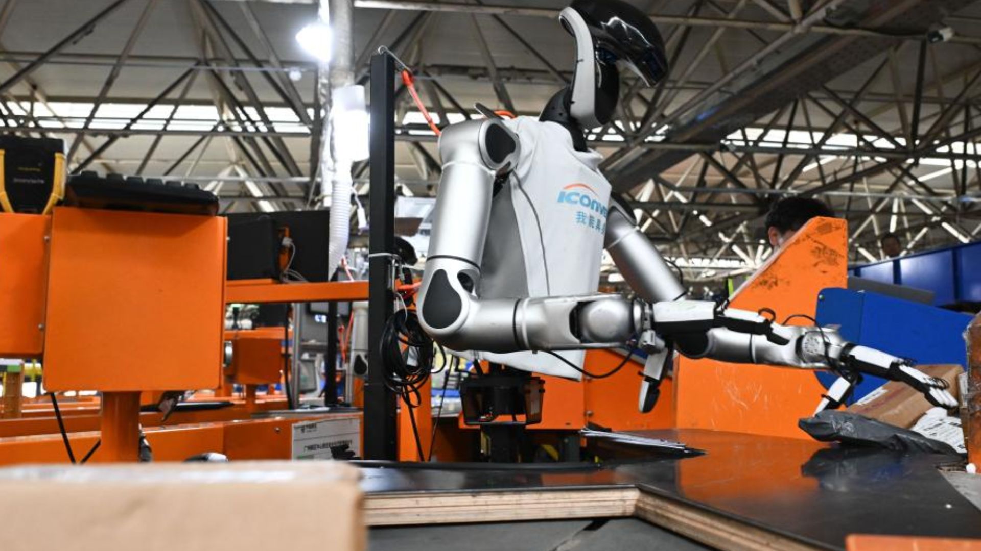 China deploys humanoid robots to sort 1,200 parcels per hour in massive postal hub