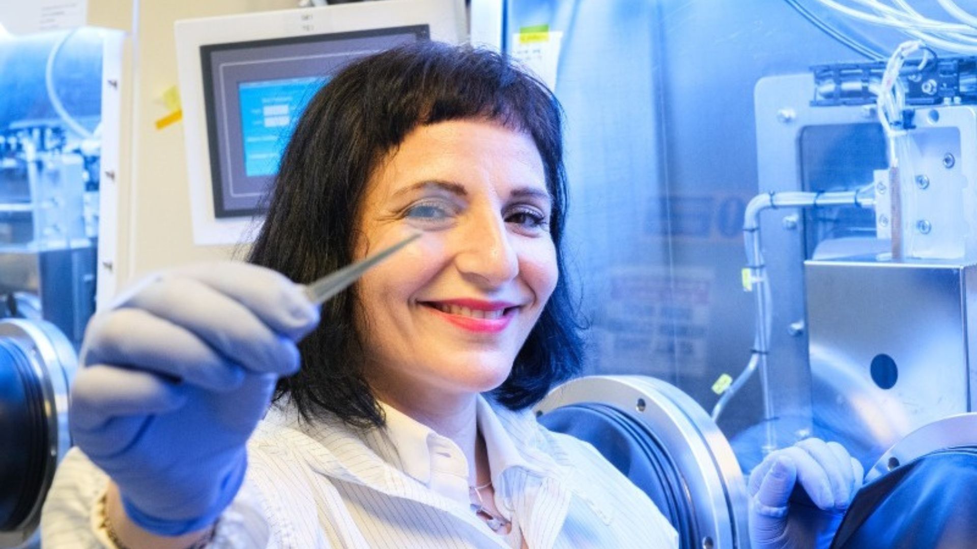 Singapore scientists turn windows into solar power generators
