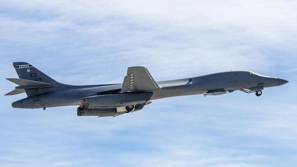 USAF’s supersonic B-1B Lancer bomber could soon get hypersonic missile power 