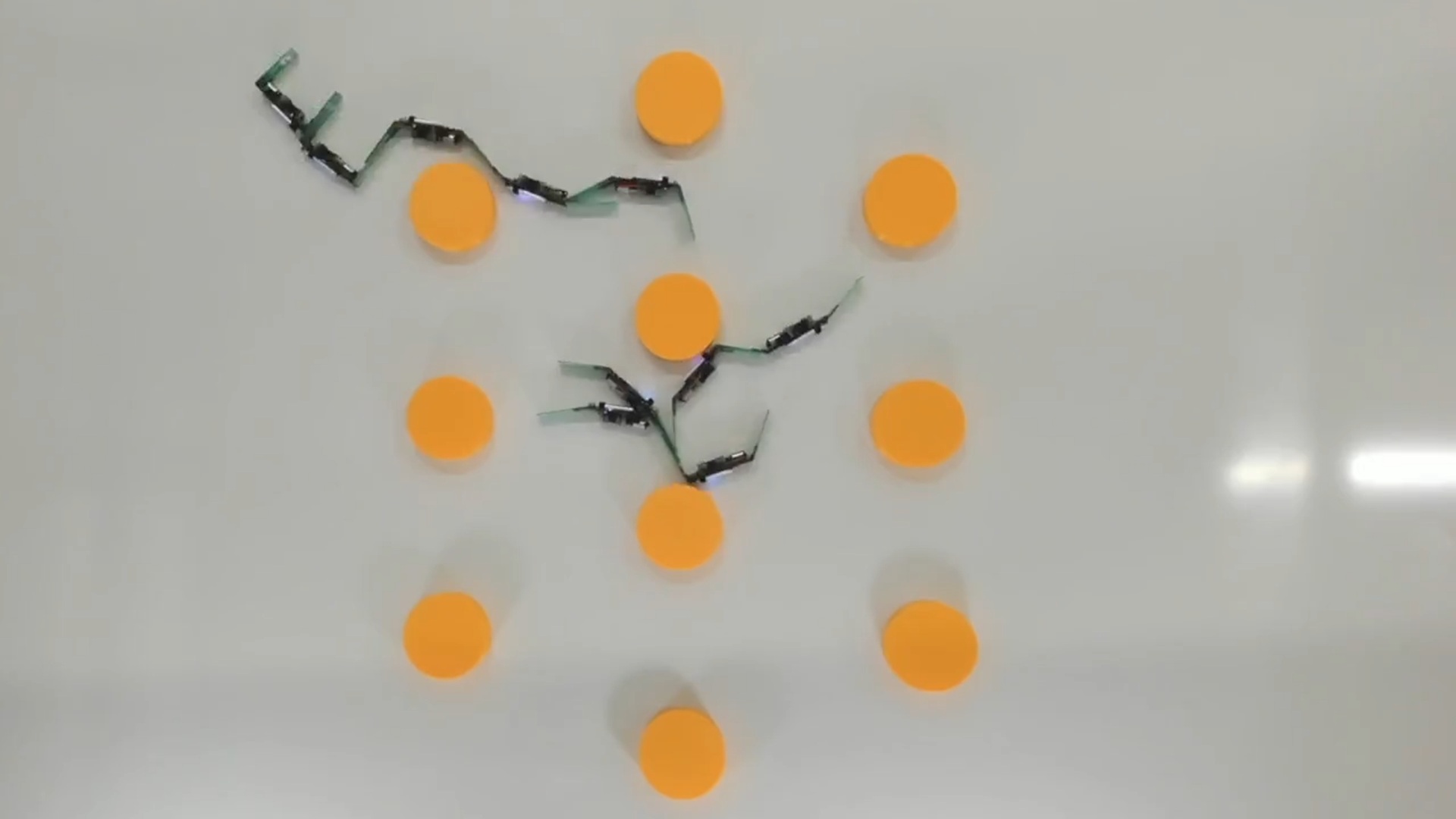 Cornell's Velcro-linked robot swarm moves like living matter