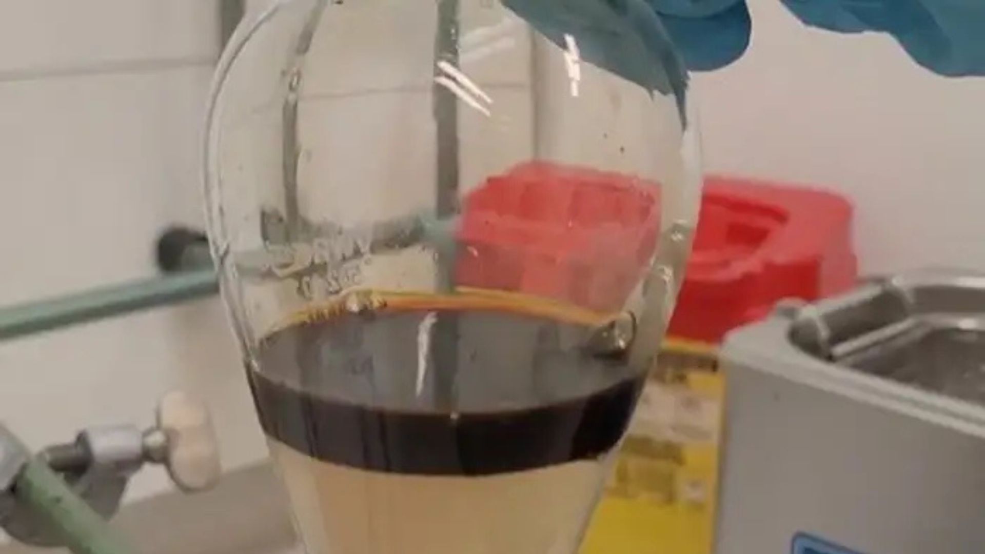 Researchers build 25-liter pilot reactor for recycling plastic waste into oil